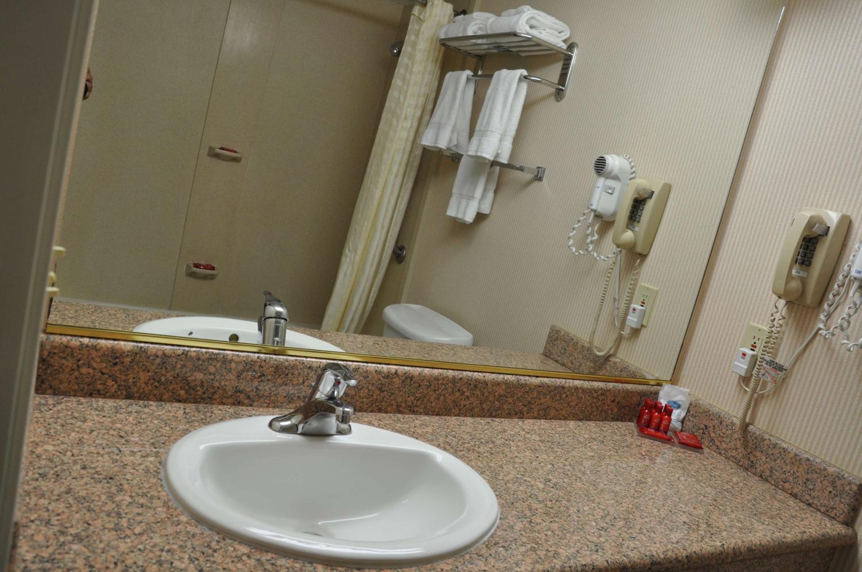 King Room with Bath Tub - Disability Access/Non-Smoking  photo 2