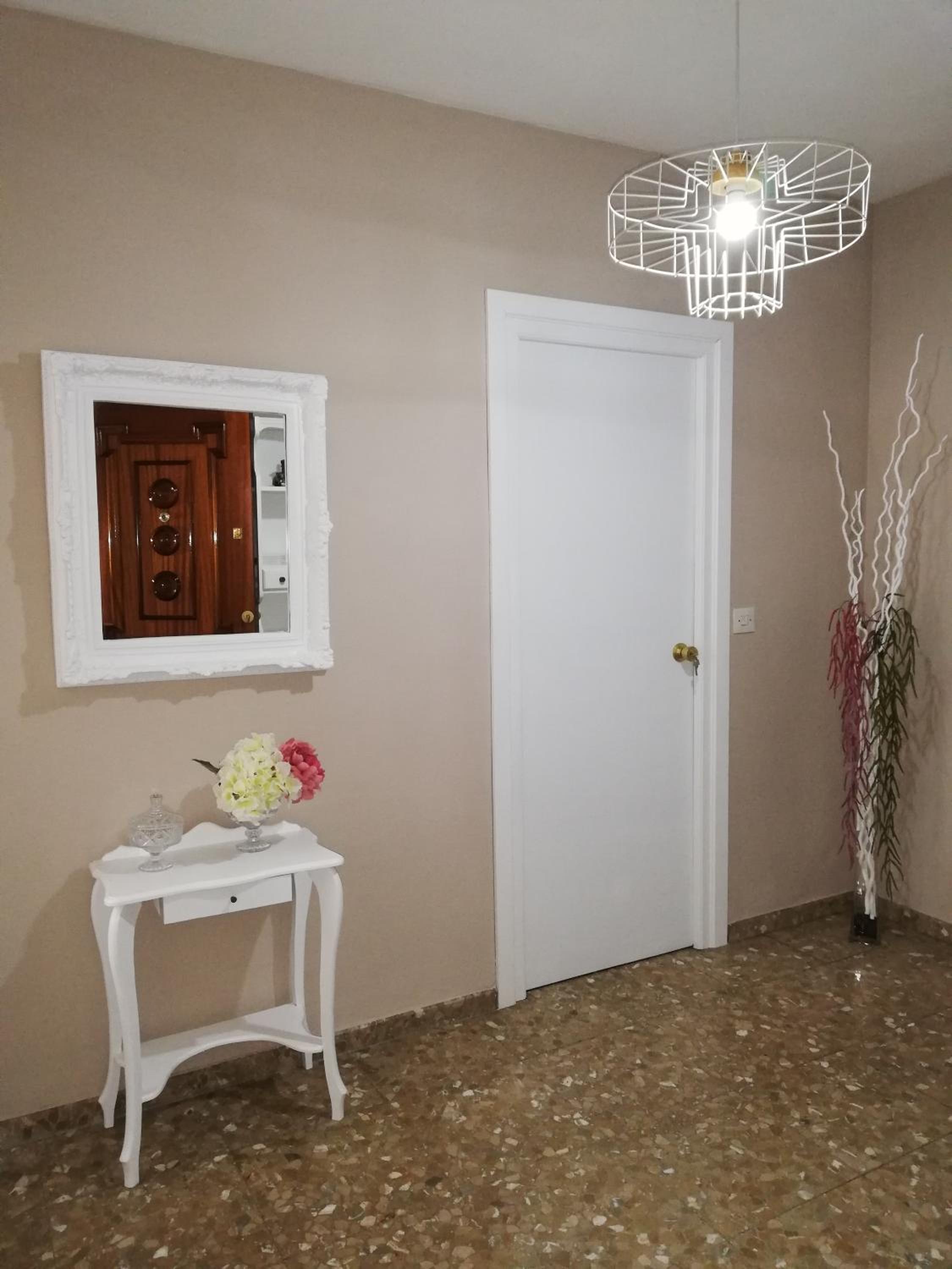 One-Bedroom Apartment - Photo 4
