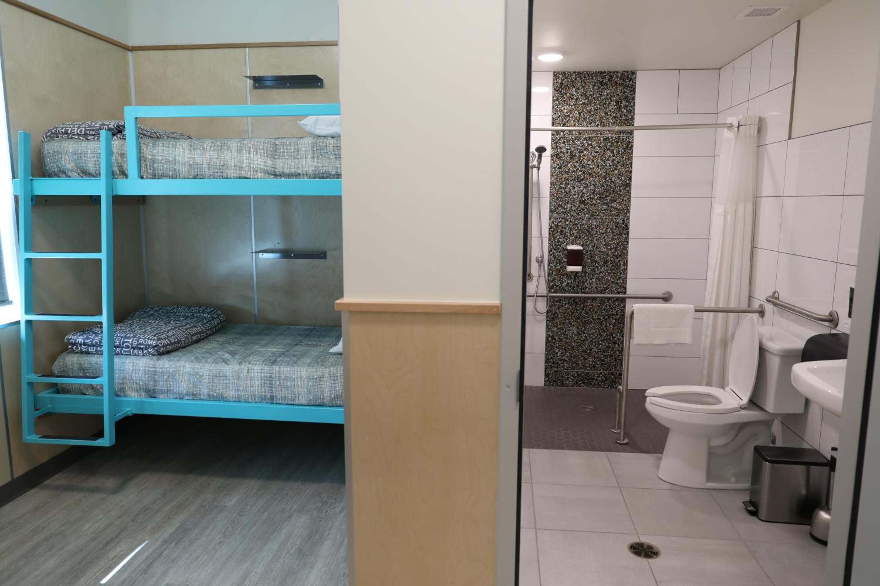 Twin Room - Disability Access photo 2