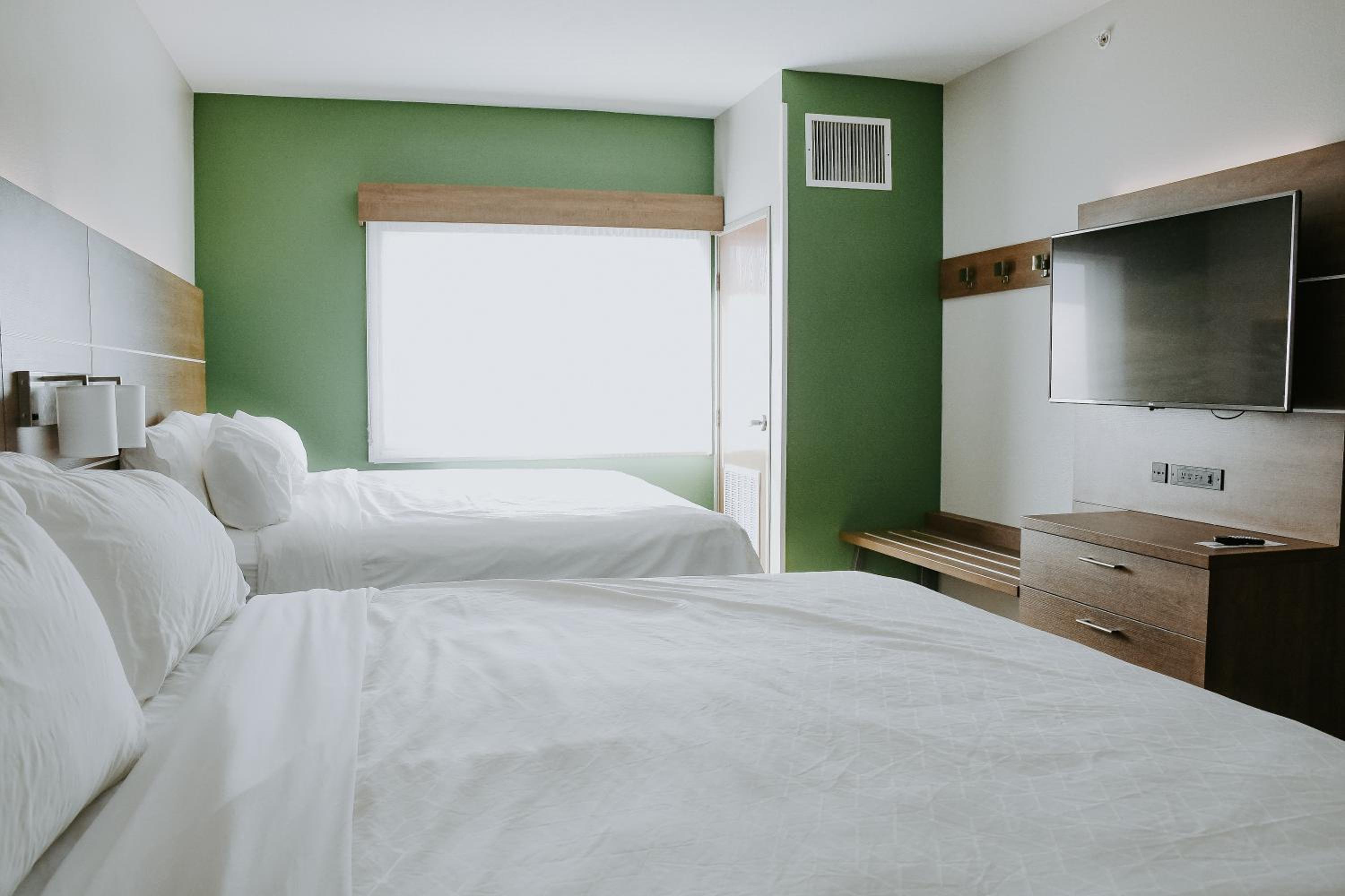 Standard King Room with Two King Beds - Photo 11