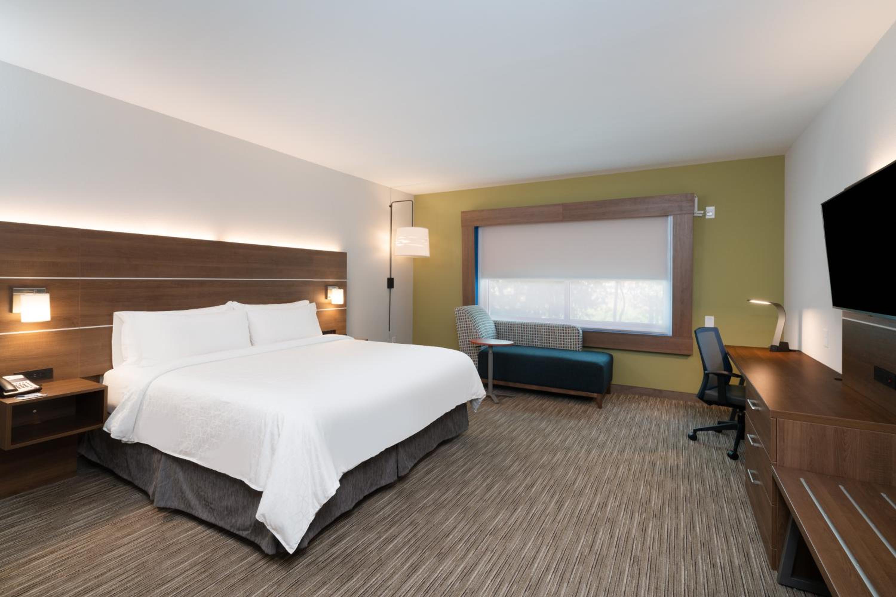 Standard King Room - Photo 5