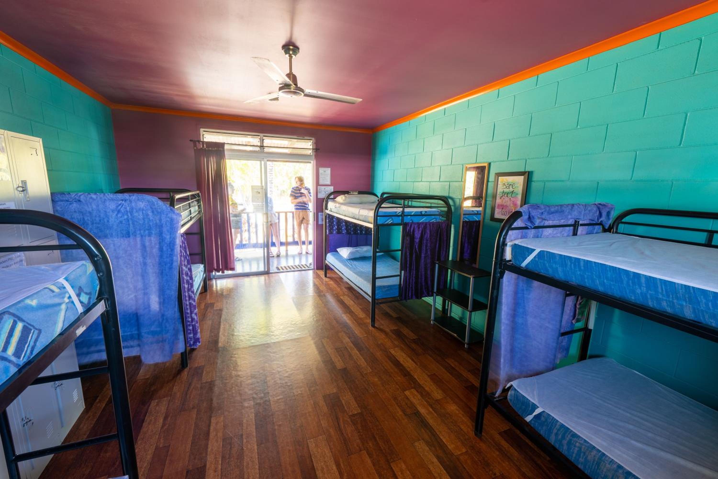Bed in 8-Bed Mixed Dormitory Room photo 1