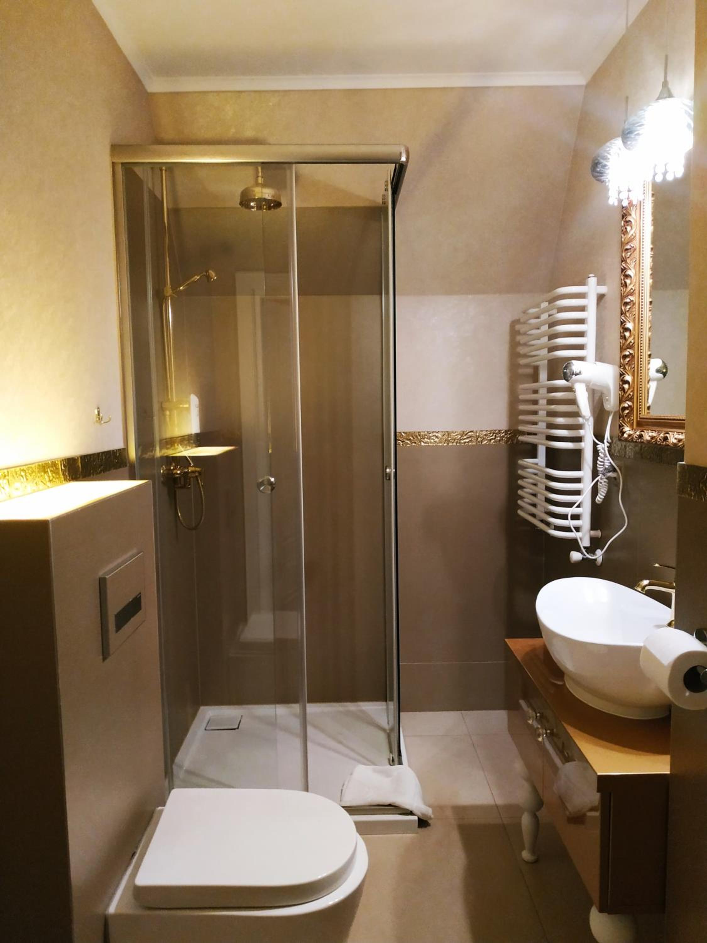 Deluxe Quadruple Room - Photo 4