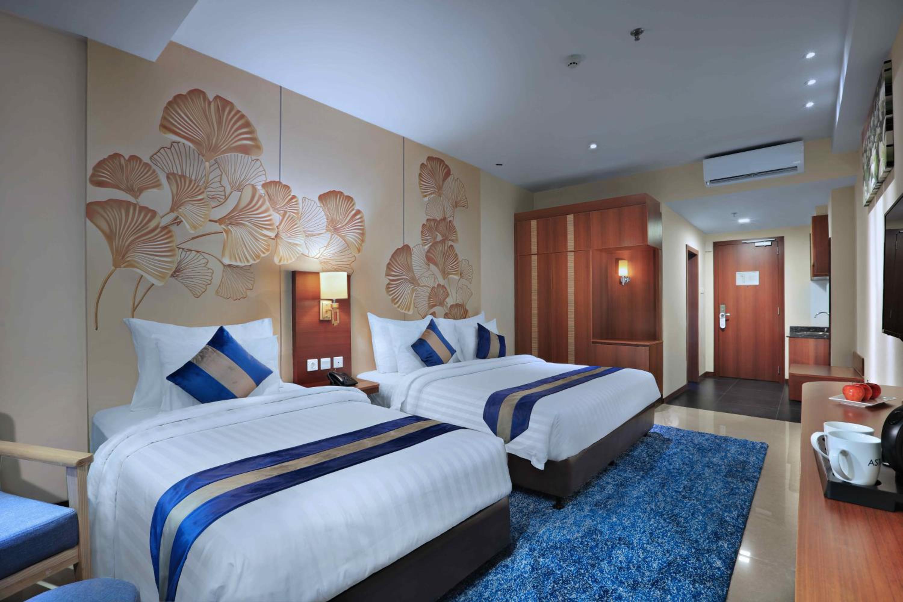 Family Room photo 3