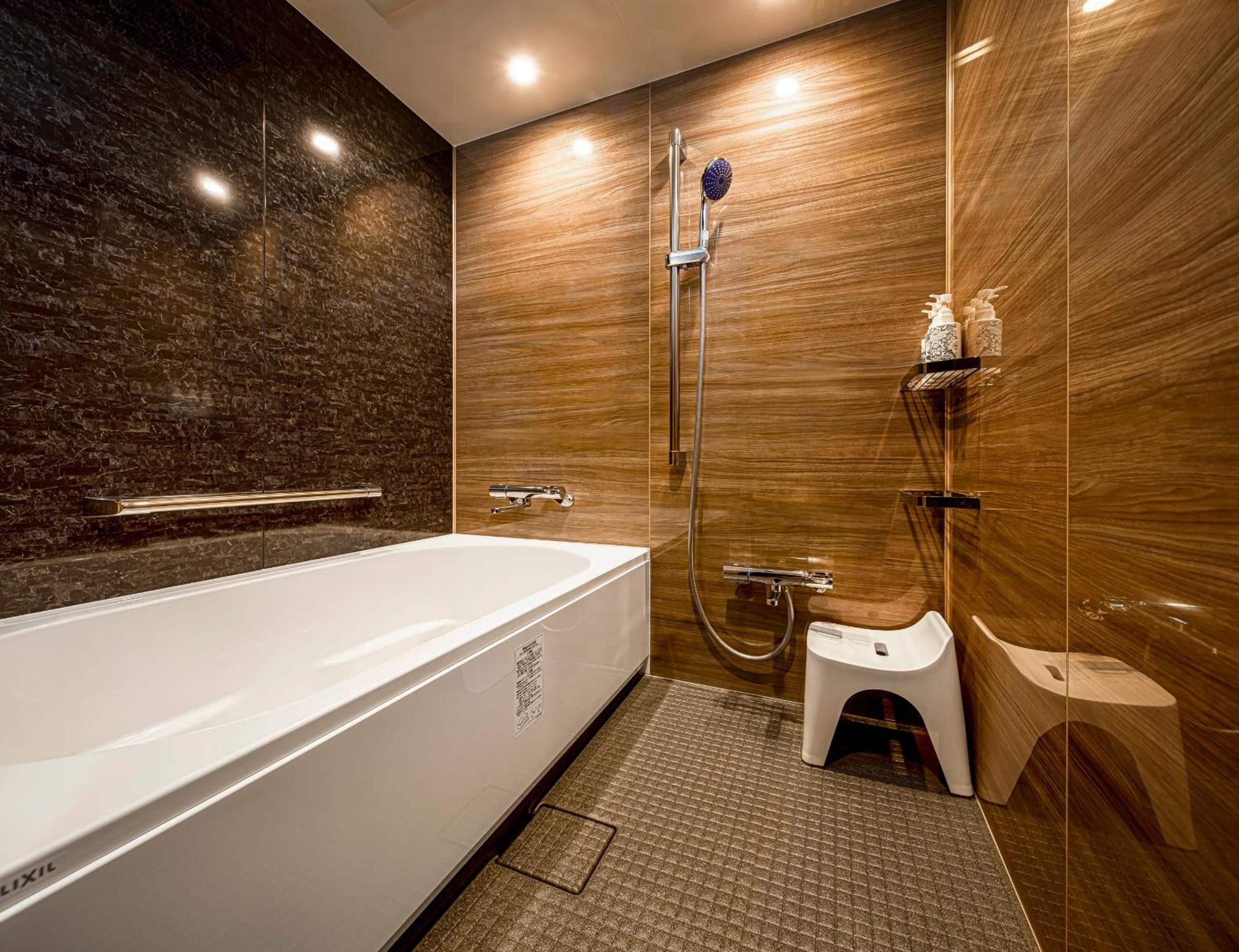 Twin Room with Balcony - Photo 3