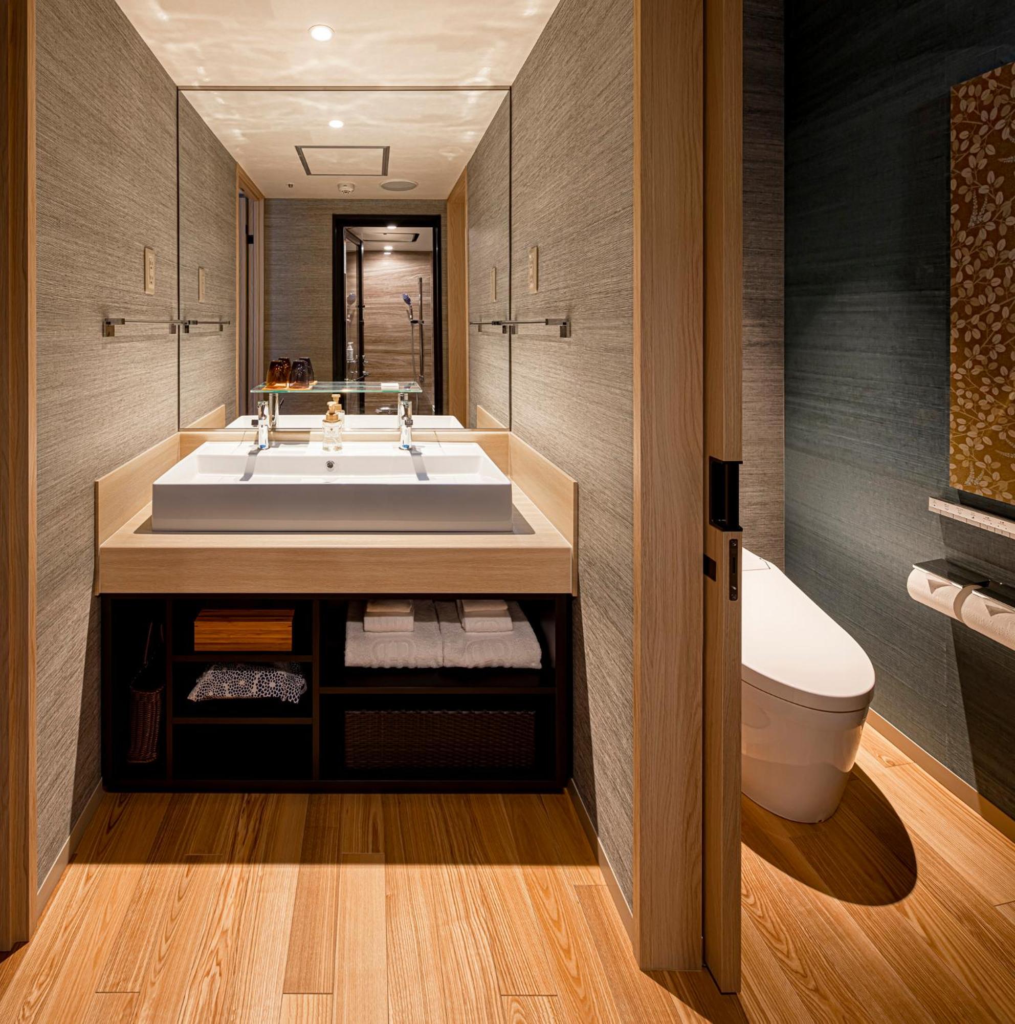 Twin Room with Balcony - Photo 2