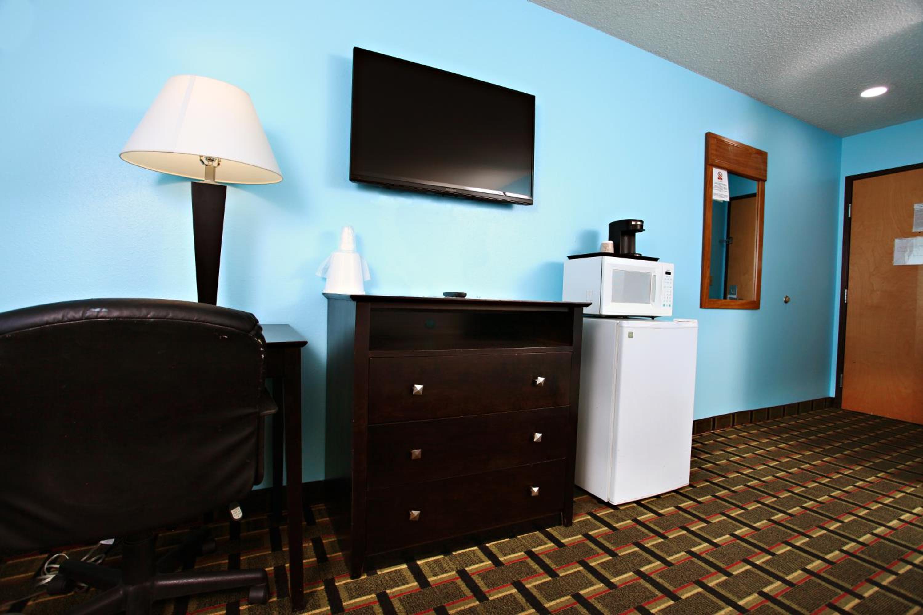 King Room - Non-Smoking - Photo 4
