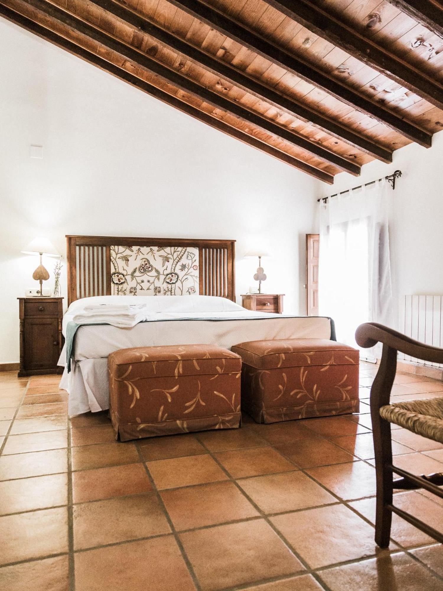 Double Room with Private Bathroom - Photo 2