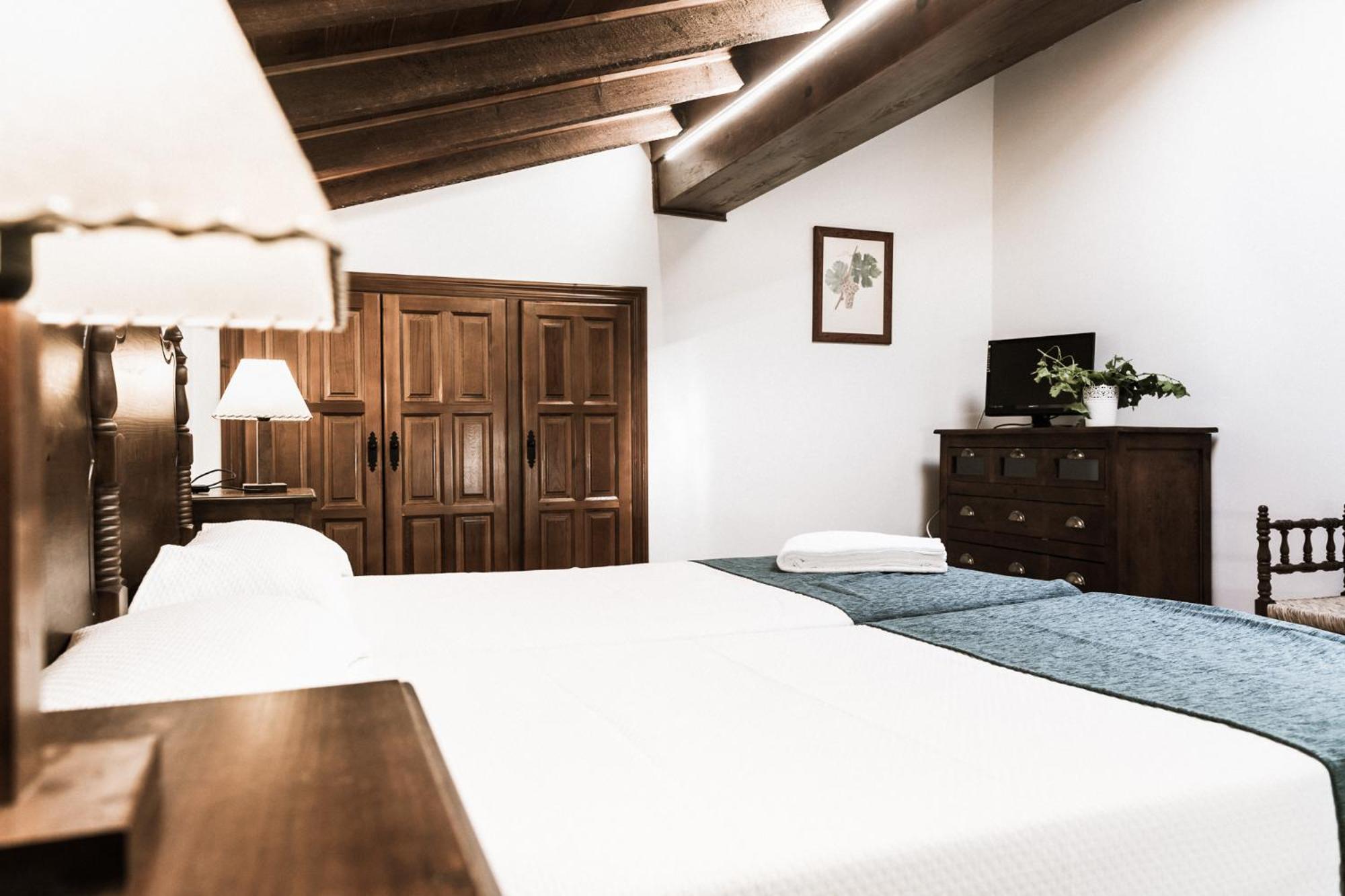 Double Room with Private Bathroom - Photo 1