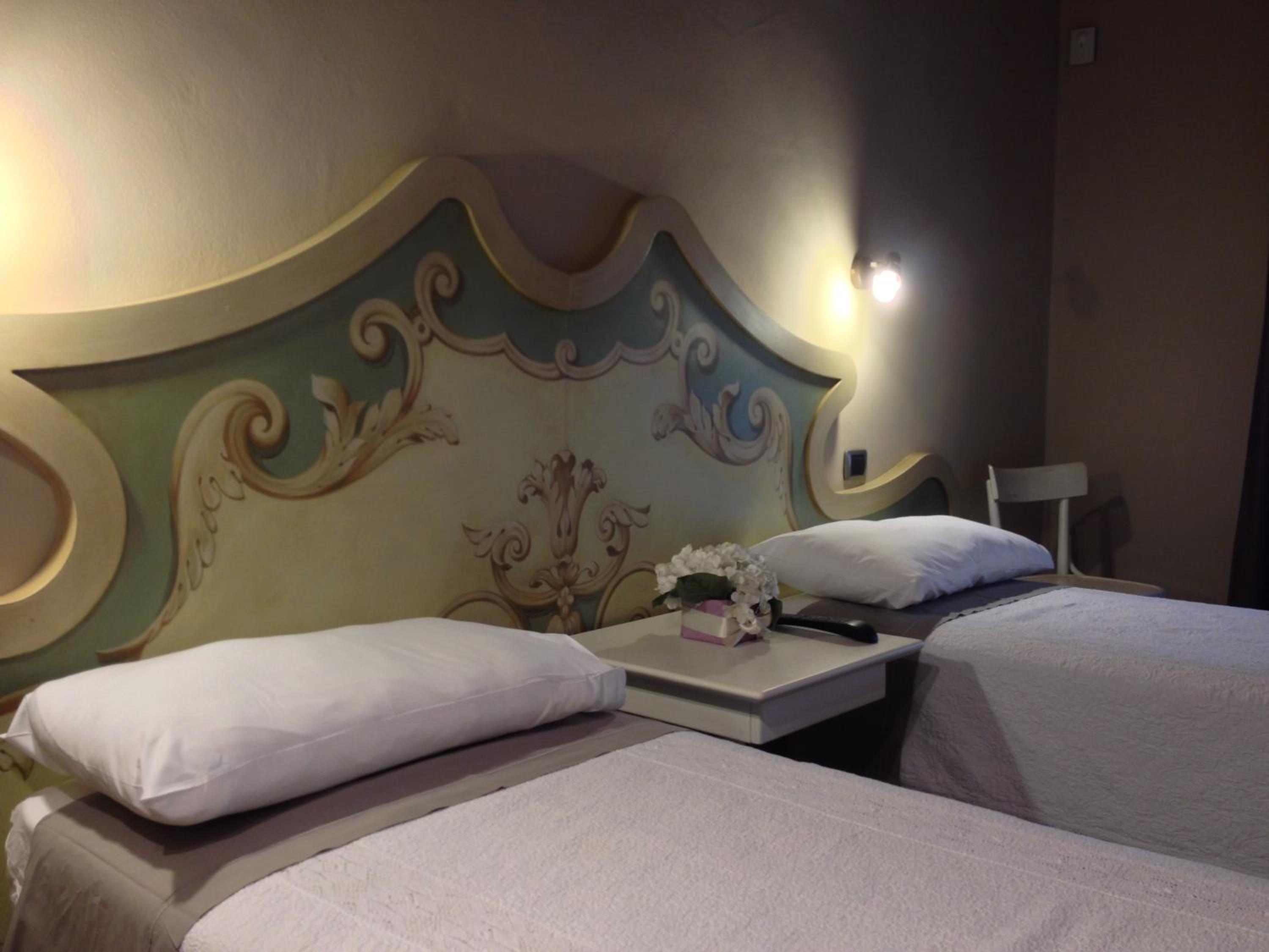 Double Room - Photo 15