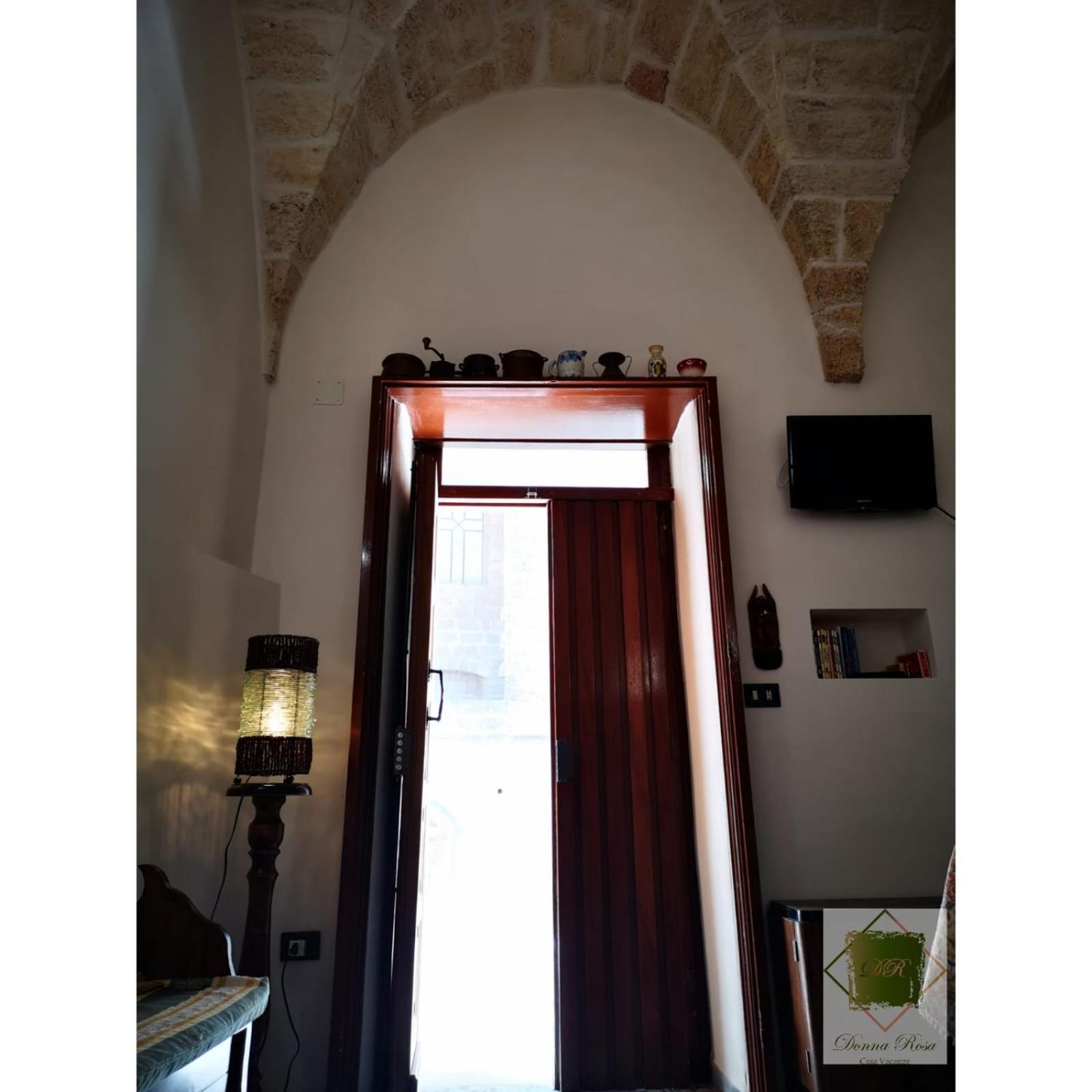 Two-Bedroom House - Photo 9