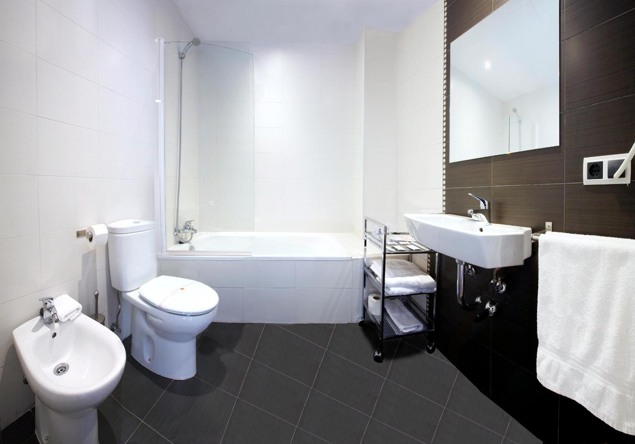 Twin Room - Photo 5
