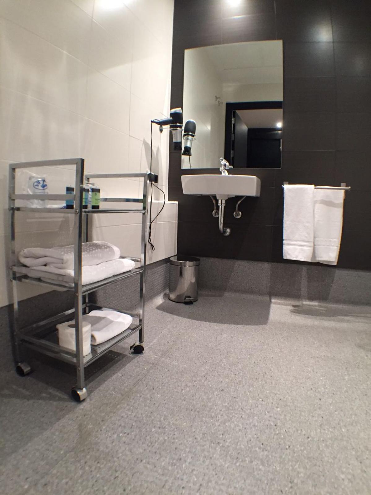 Twin Room - Photo 6