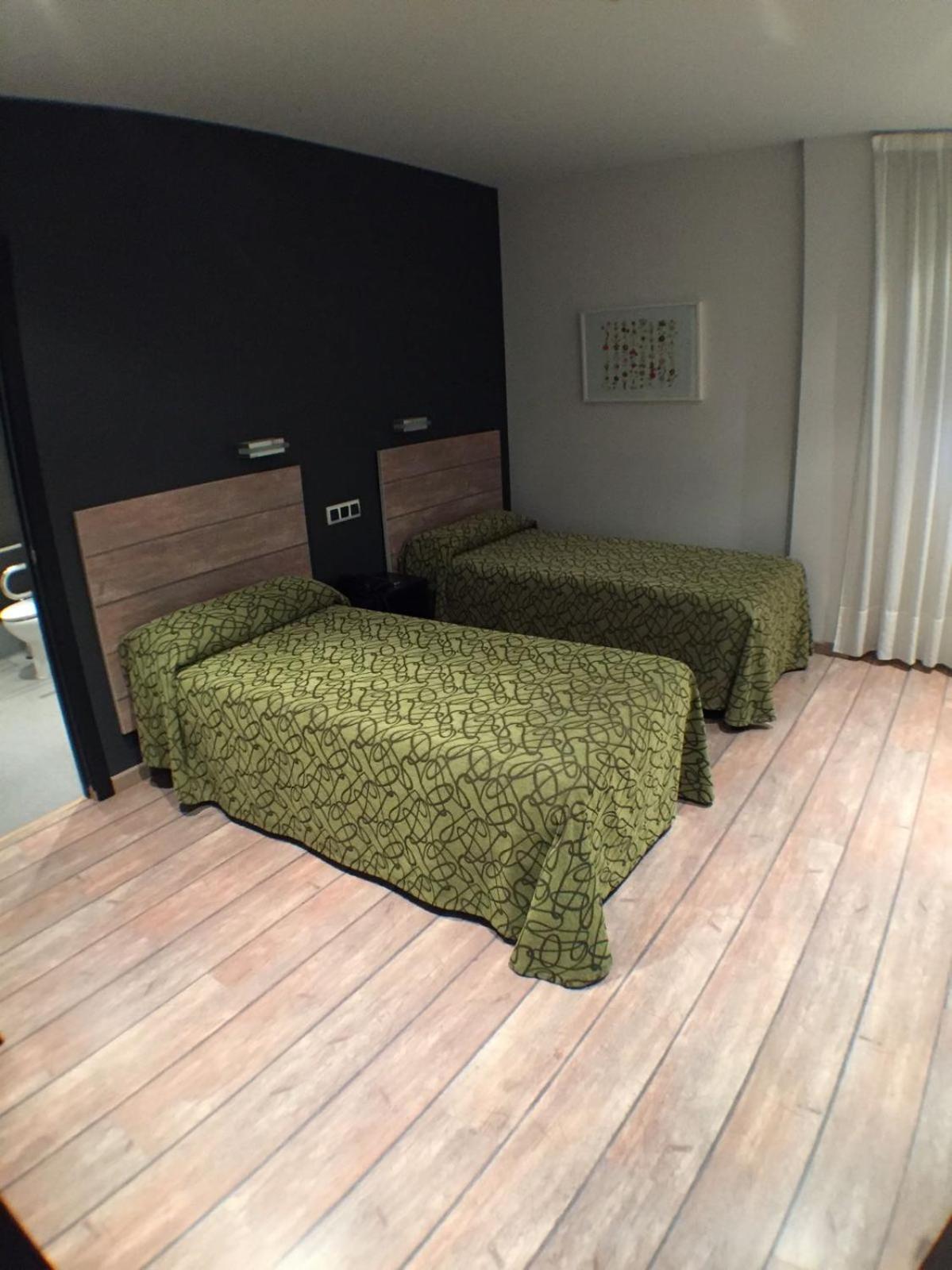 Twin Room - Photo 10