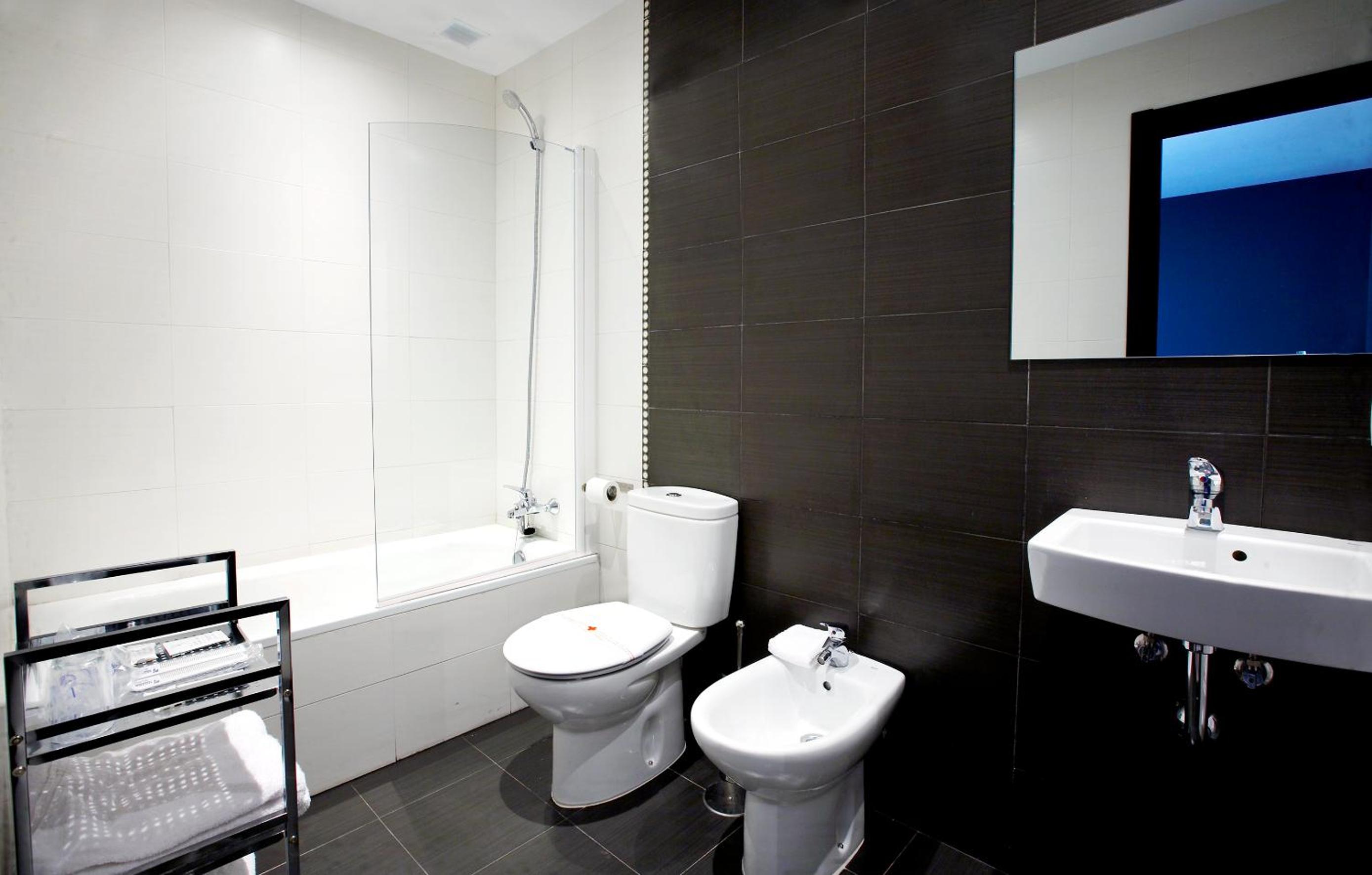Twin Room - Photo 8