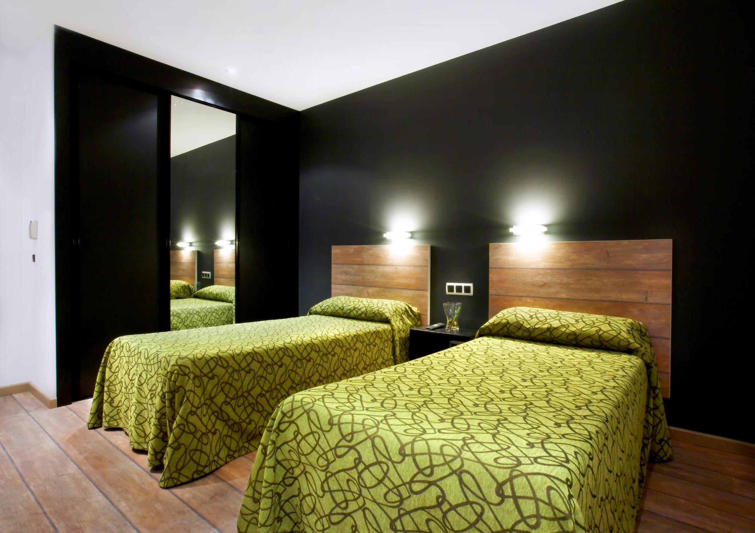 Twin Room - Photo 1