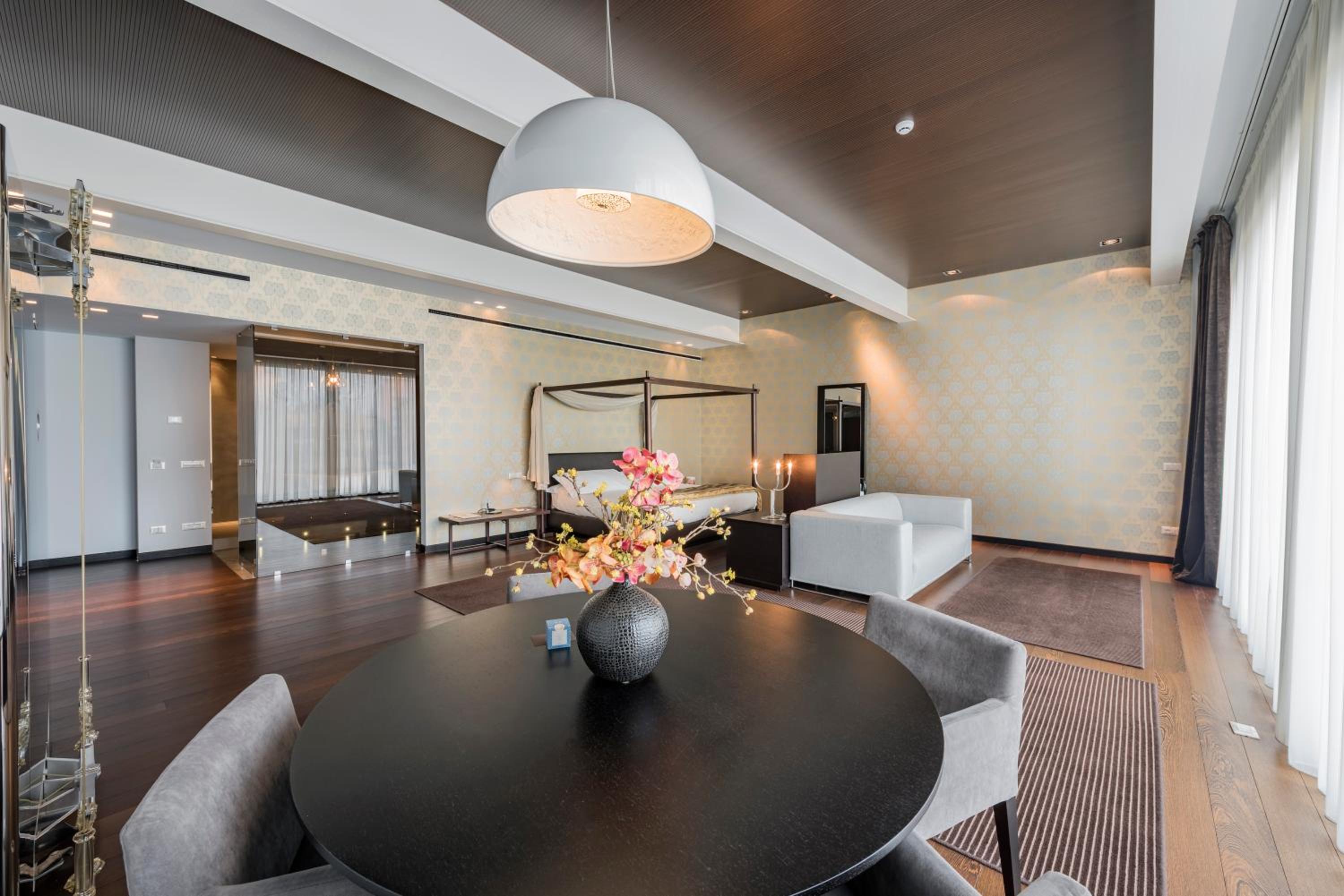 Junior King Suite with Sofa Bed photo 2
