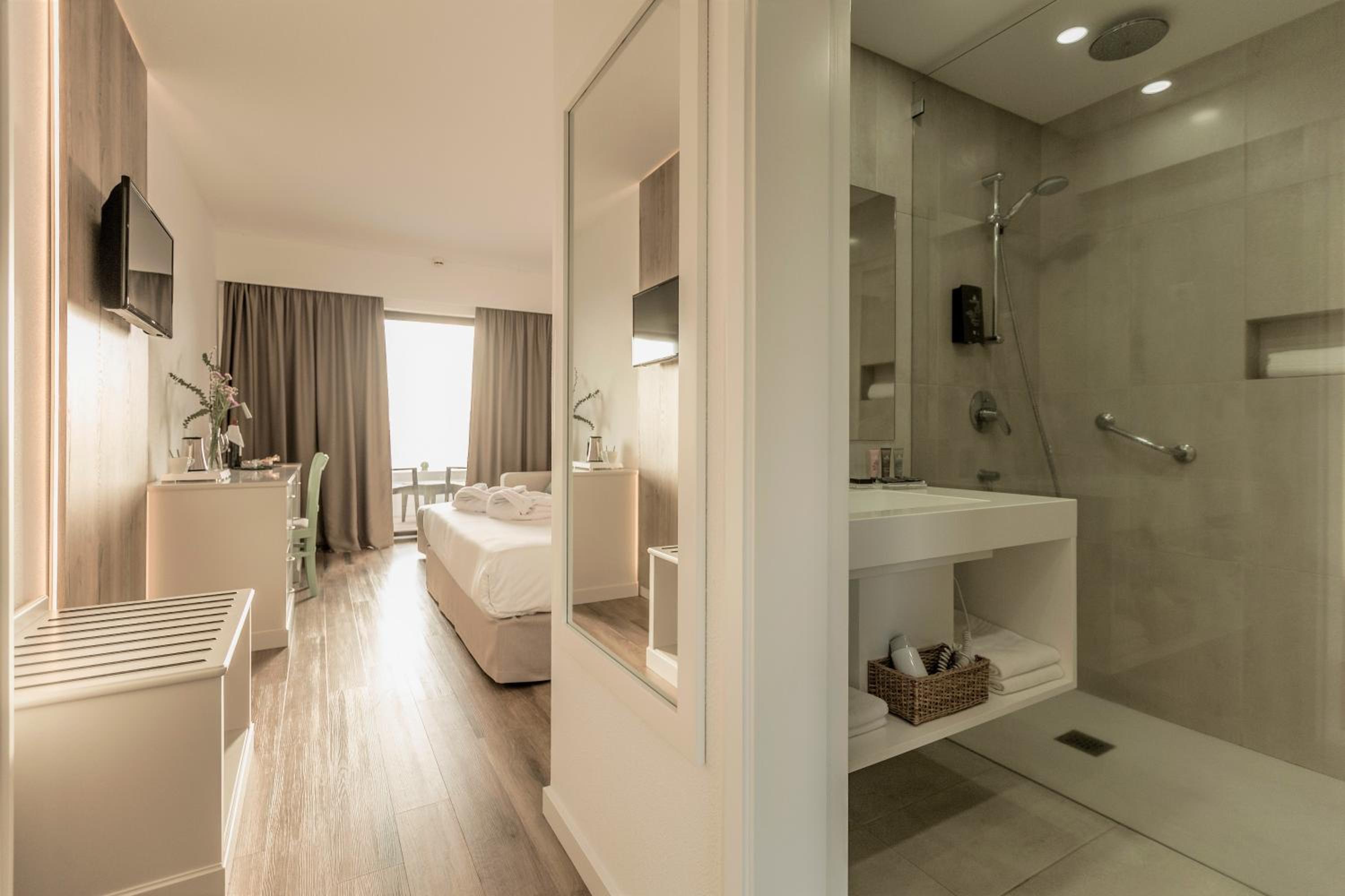 Double or Twin Room with Sea View
