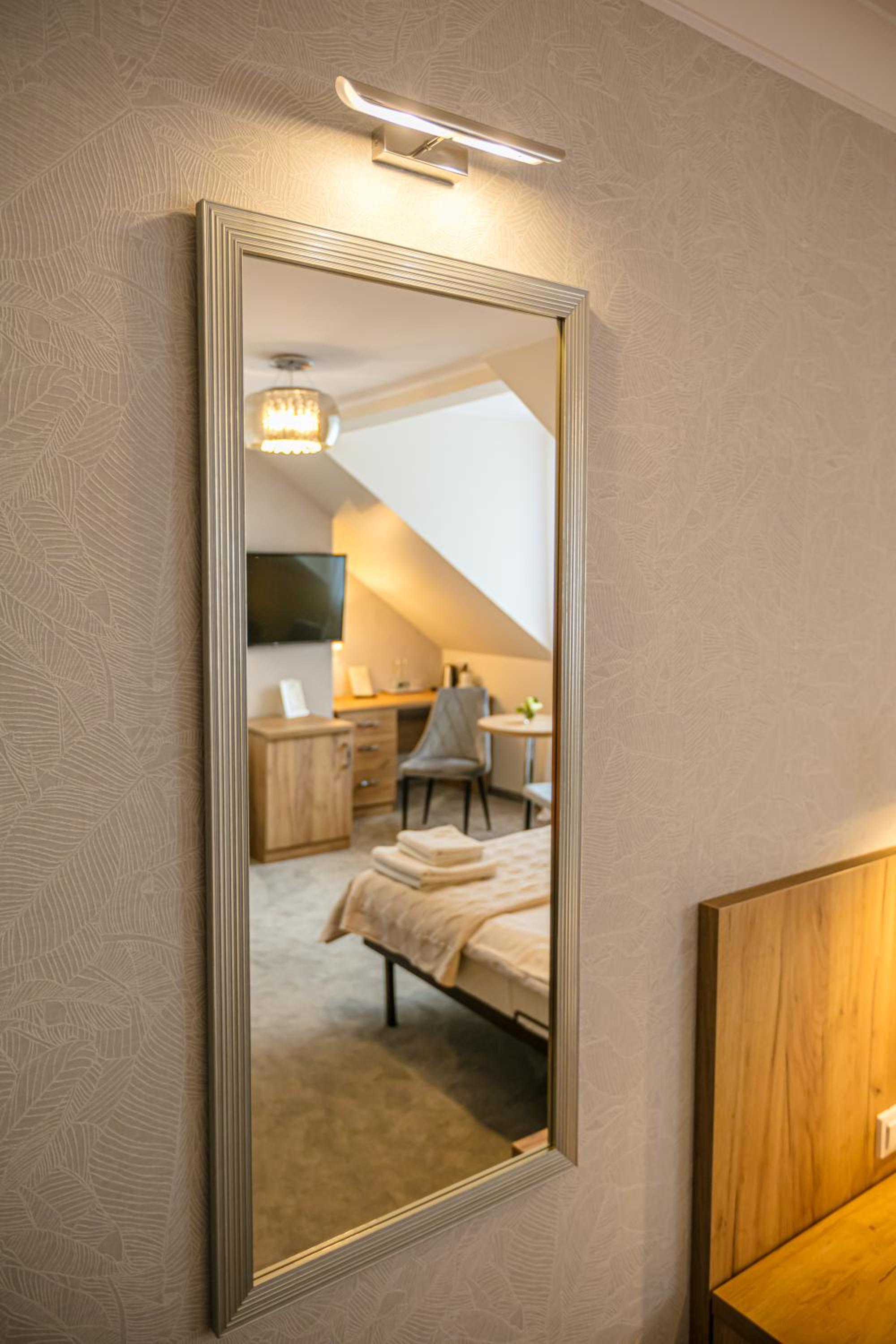 Deluxe Double Room - Photo 9
