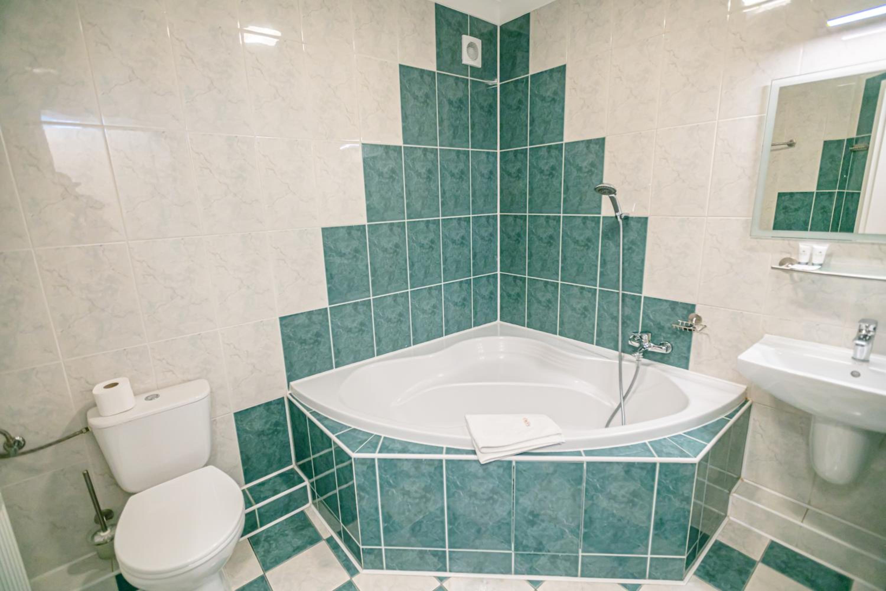 Deluxe Double Room - Photo 8