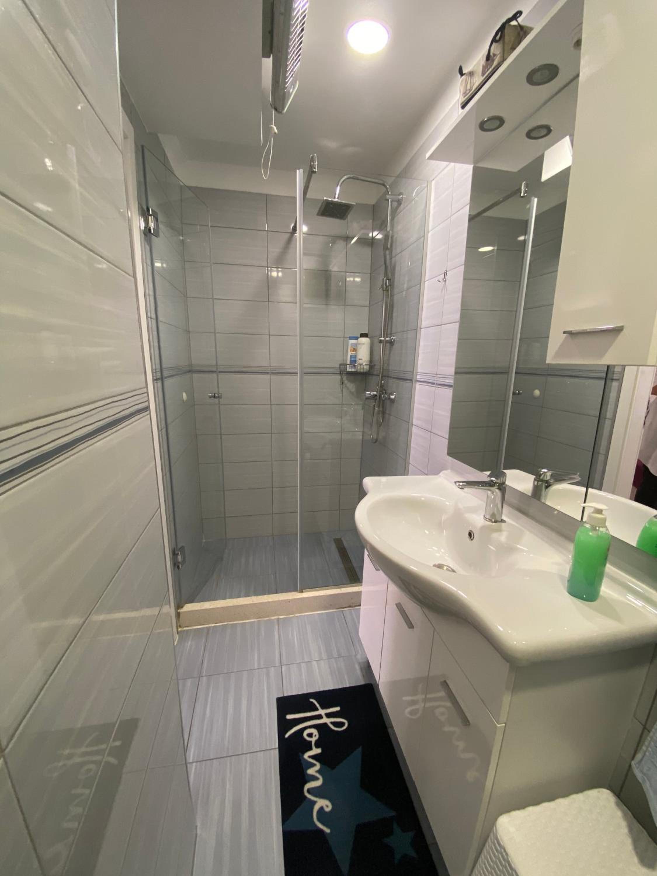 Standard Suite - Photo 15