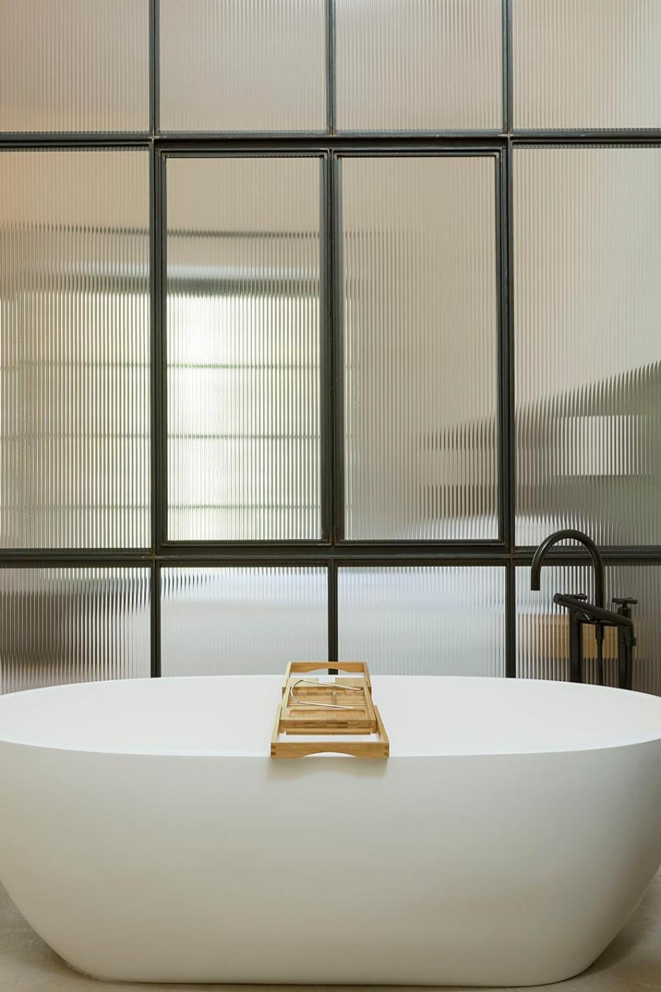 Suite with Balcony - Photo 6