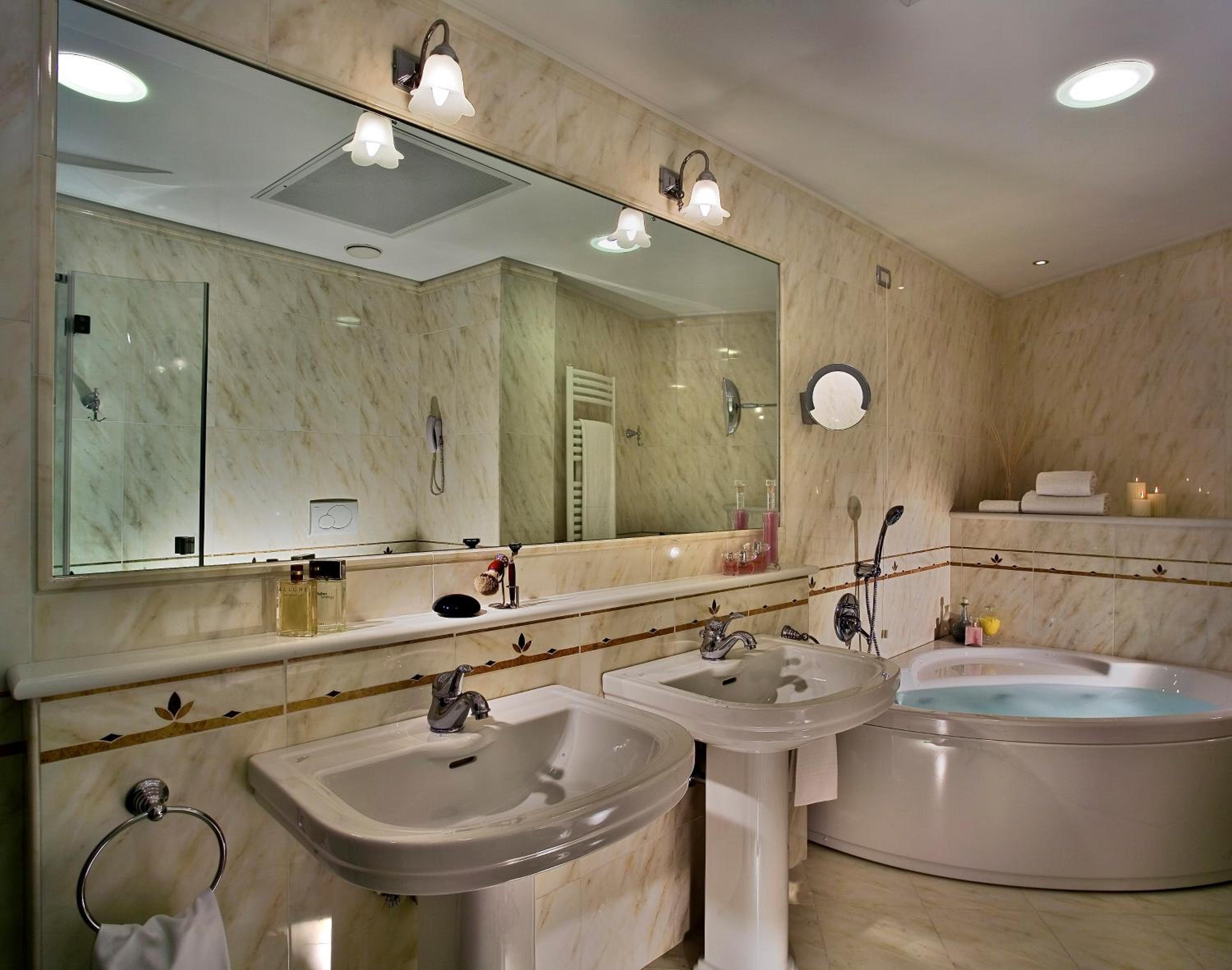 Deluxe Suite photo 3