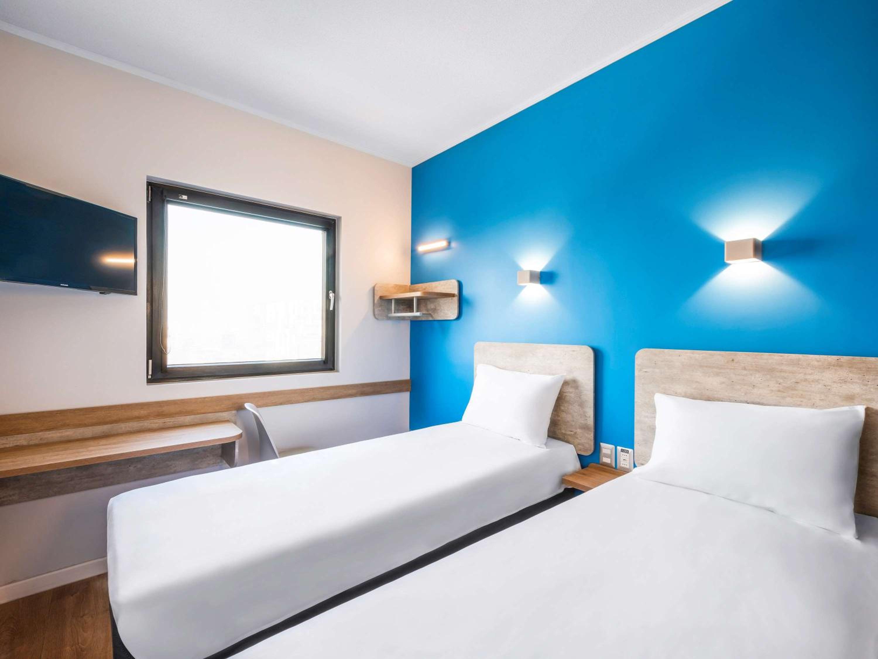 Standard Twin Room - Photo 2