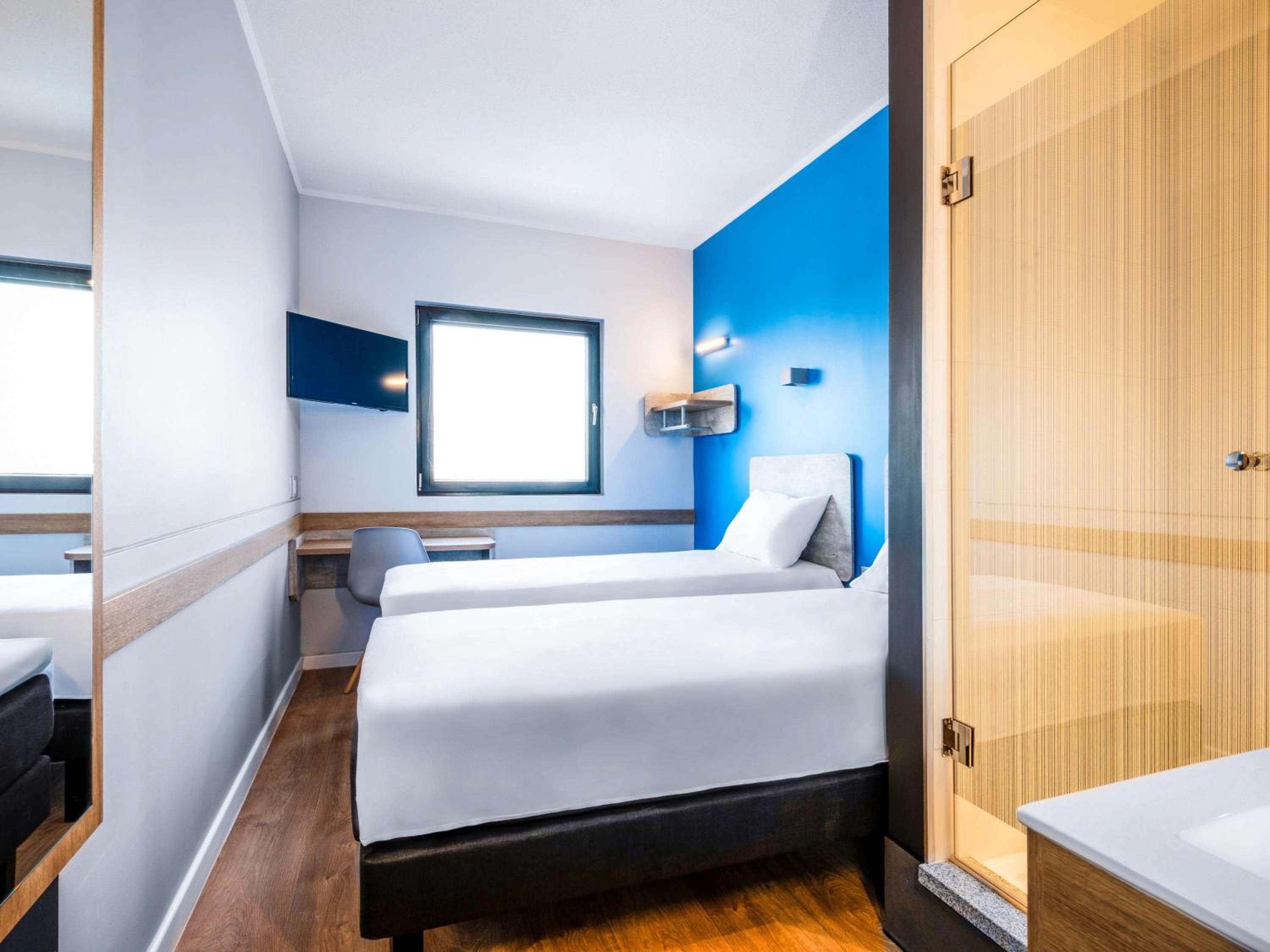 Standard Twin Room - Photo 5