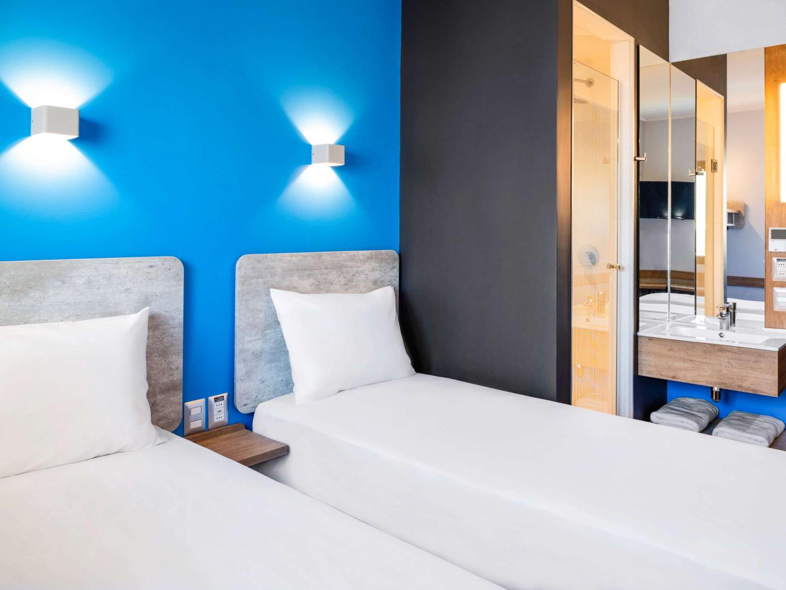 Standard Twin Room - Photo 7