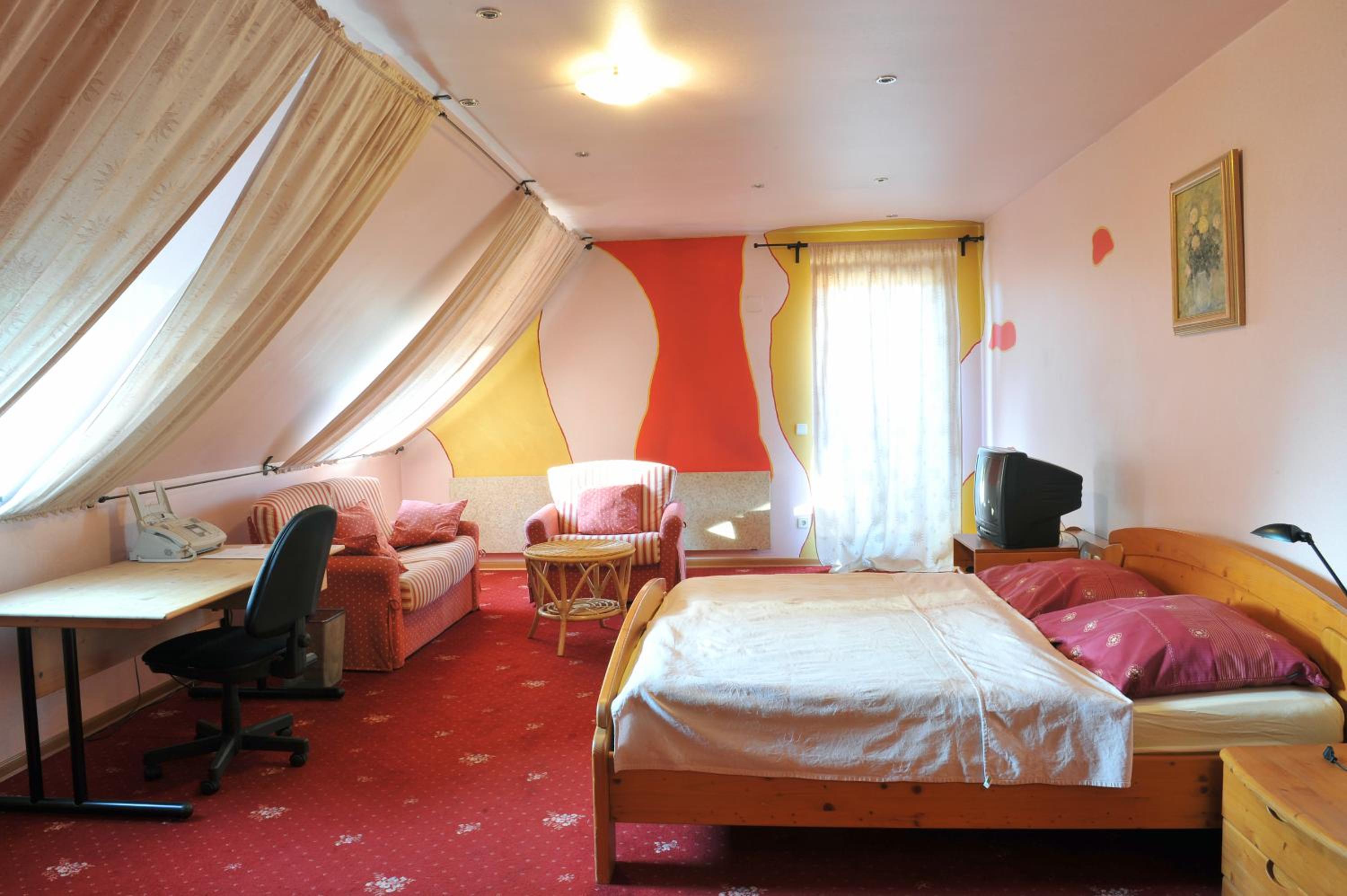 Standard King Room - Photo 3