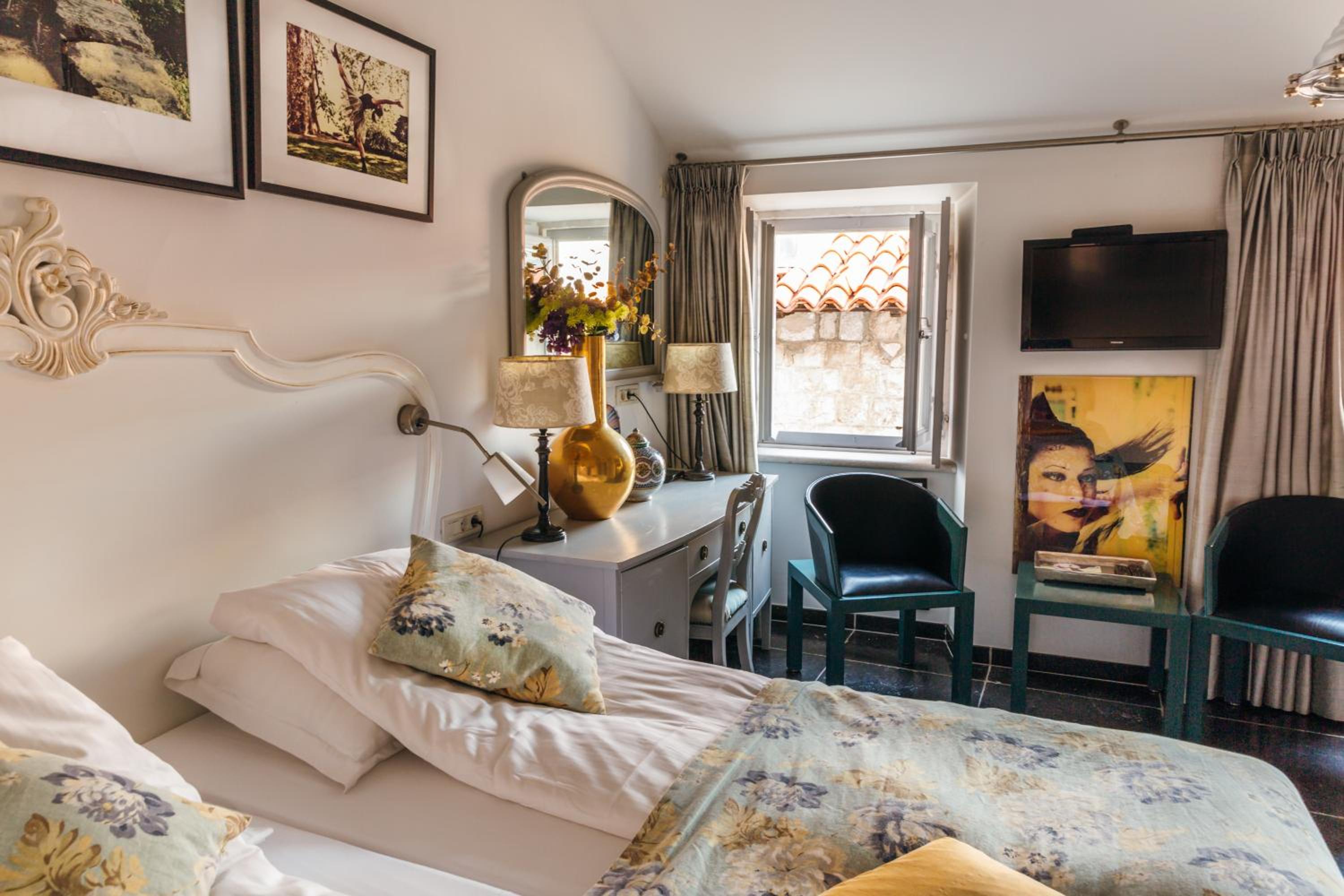 Comfort Double or Twin Room thumbnail 5
