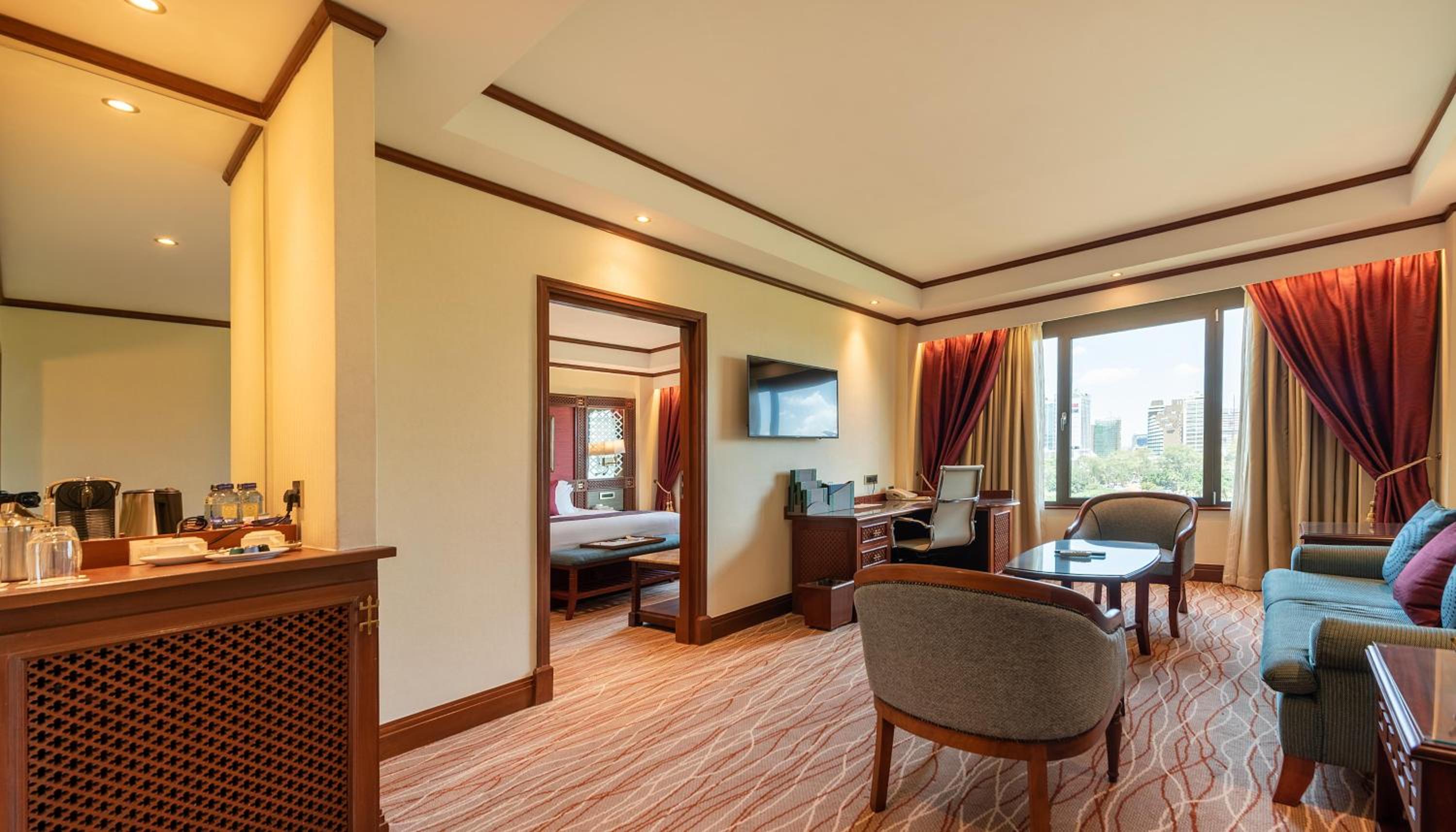 Executive Suite - Photo 1