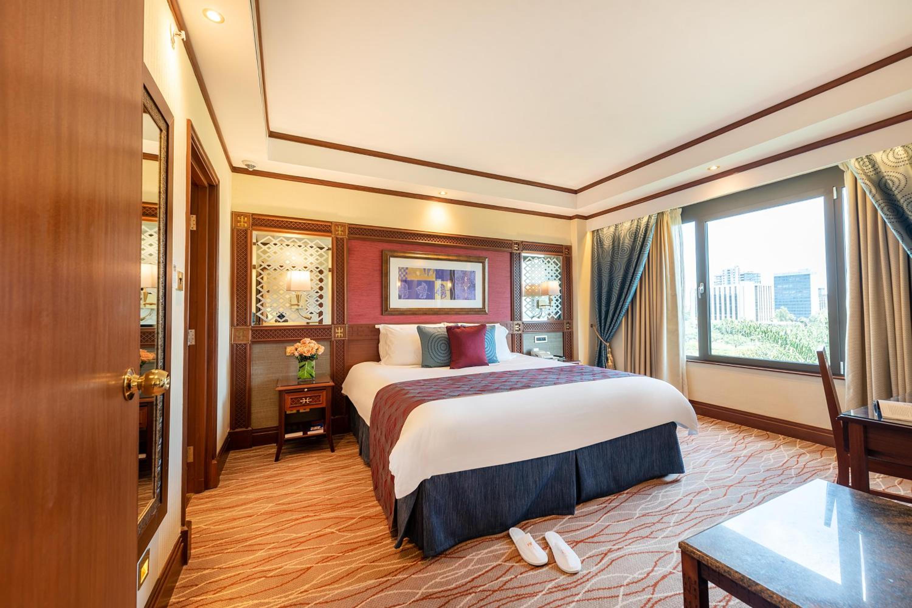 Executive Suite - Photo 5