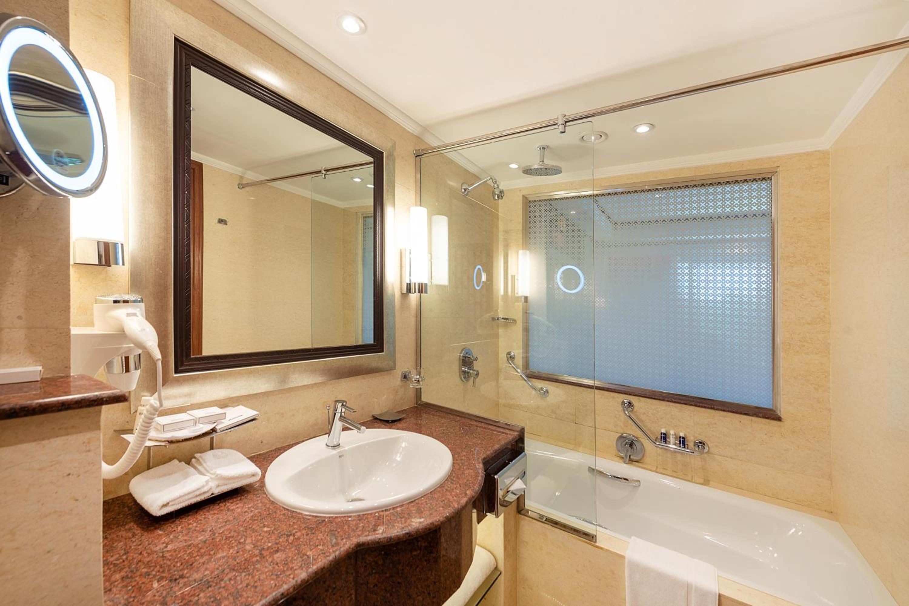 Executive Suite - Photo 15