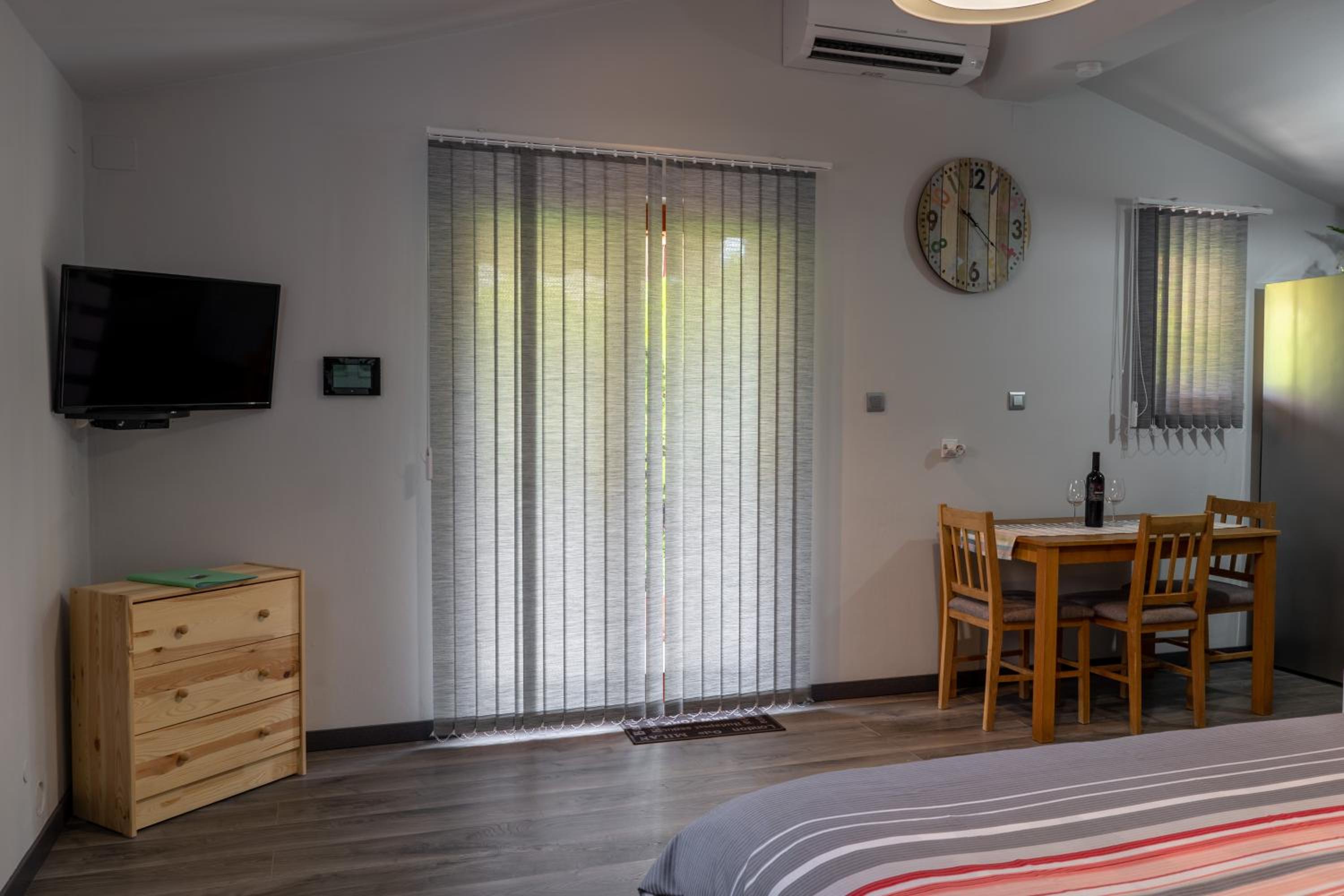 Studio Apartment photo 1