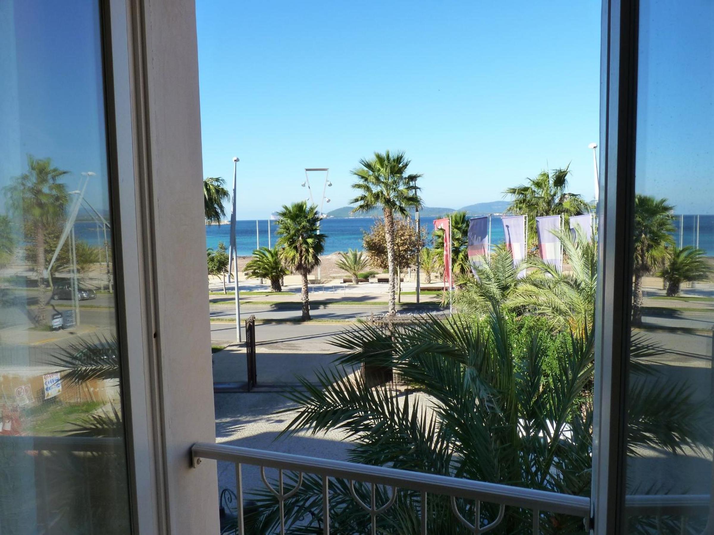 Two Connecting Rooms with Sea View photo 2