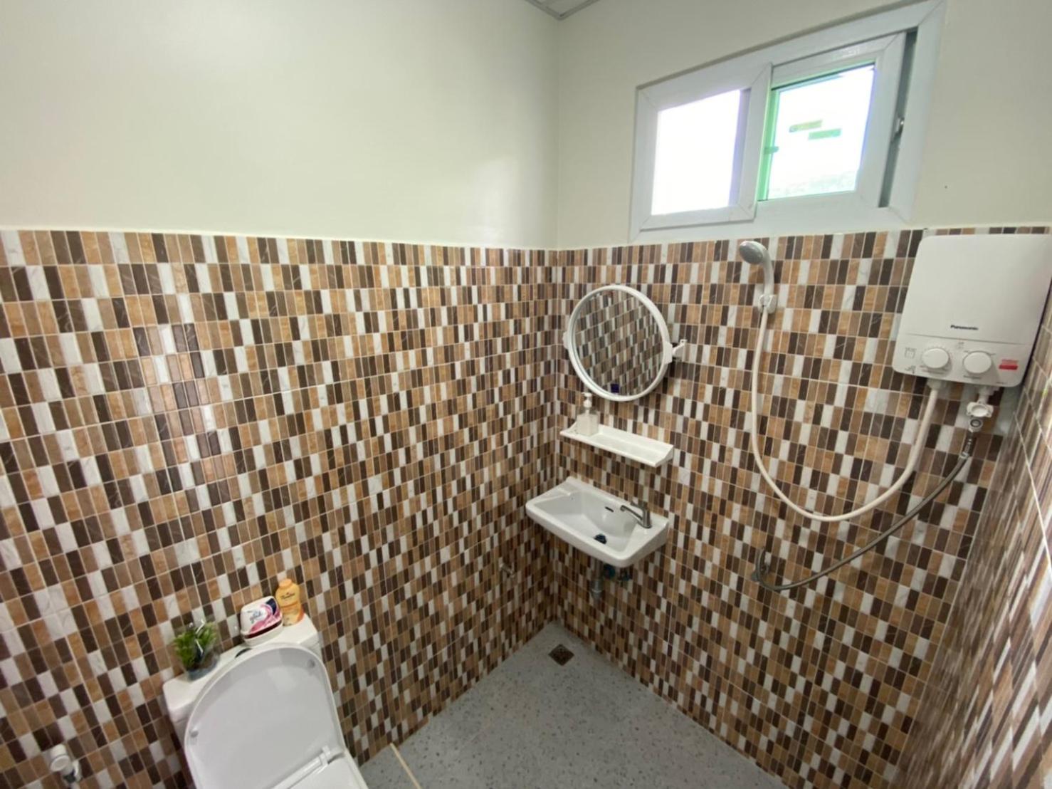 Two-Bedroom House - Photo 8