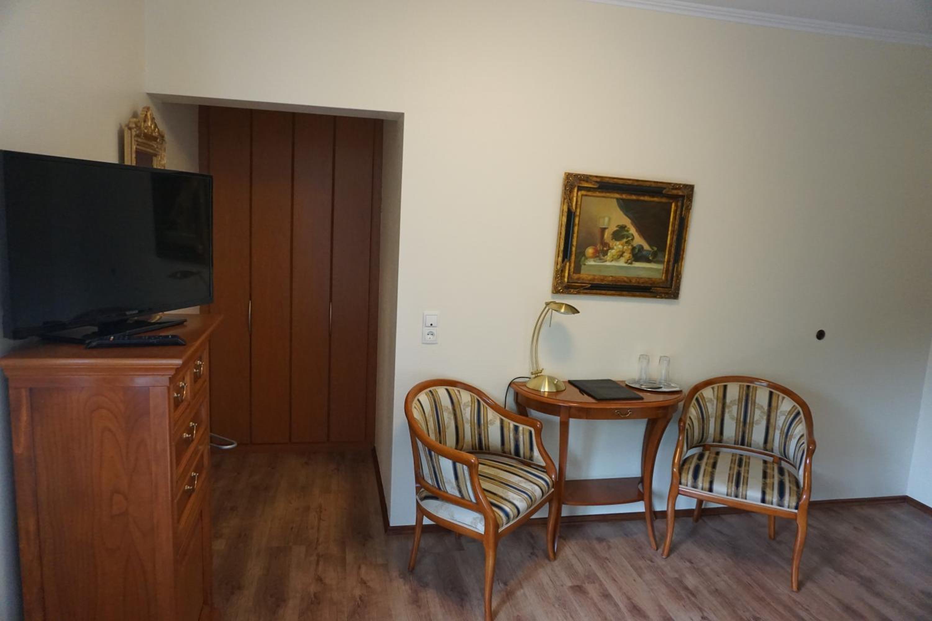 Double Room - Photo 10