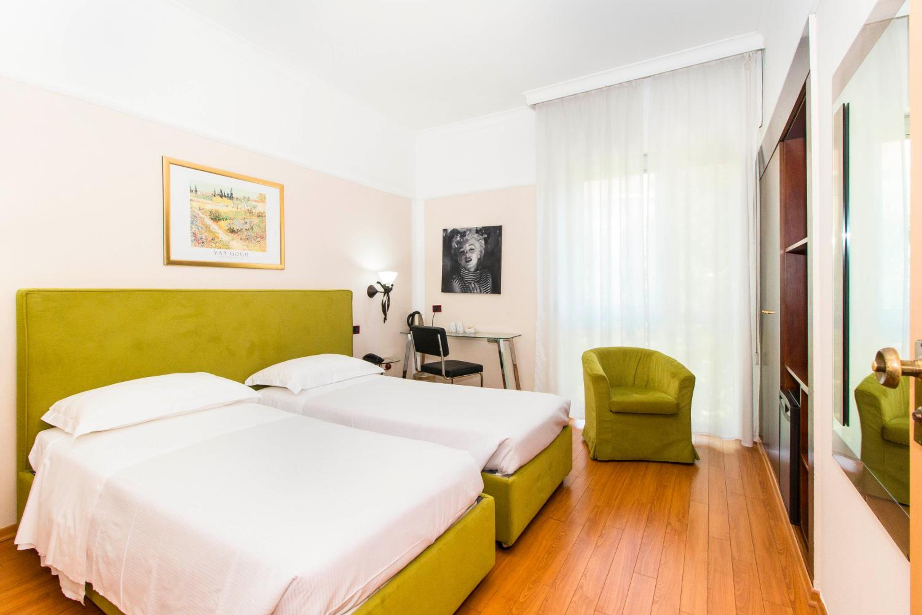 Double or Twin Room - Photo 7