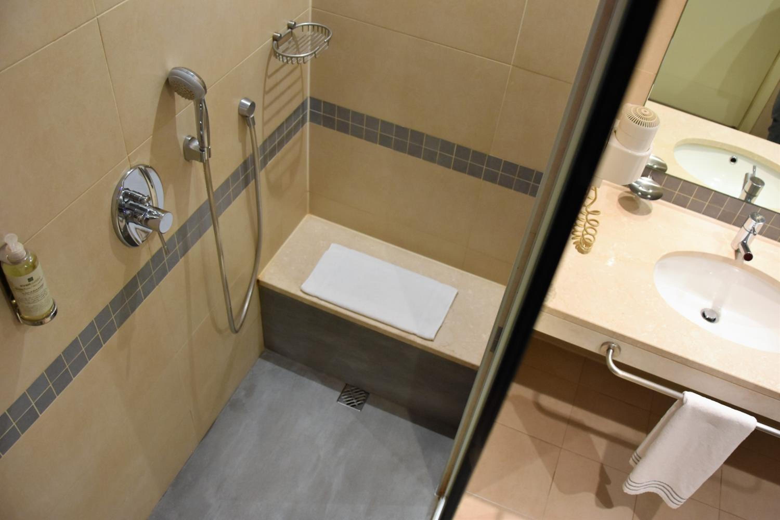 Double Room - Photo 7
