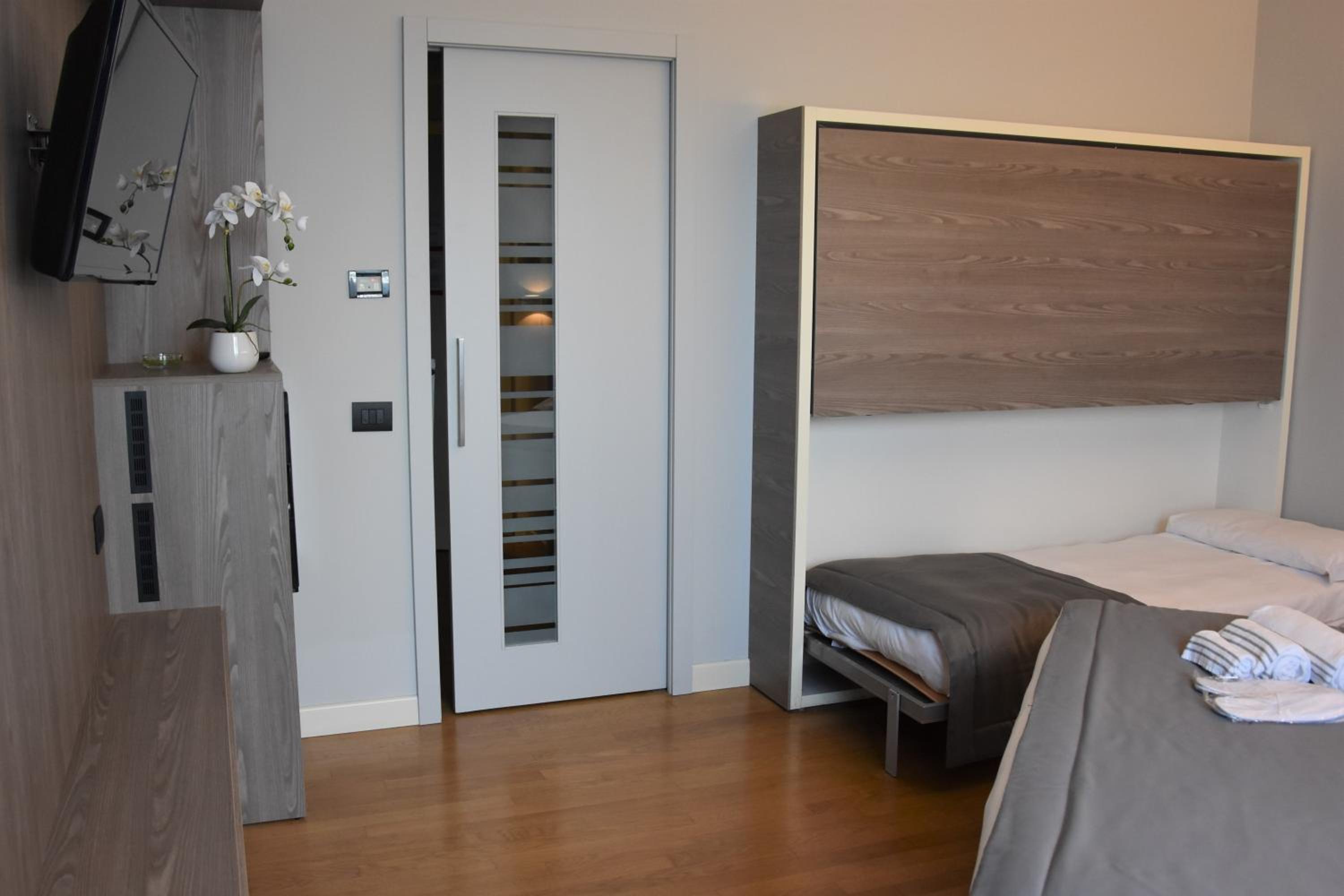 Family Room - Photo 6