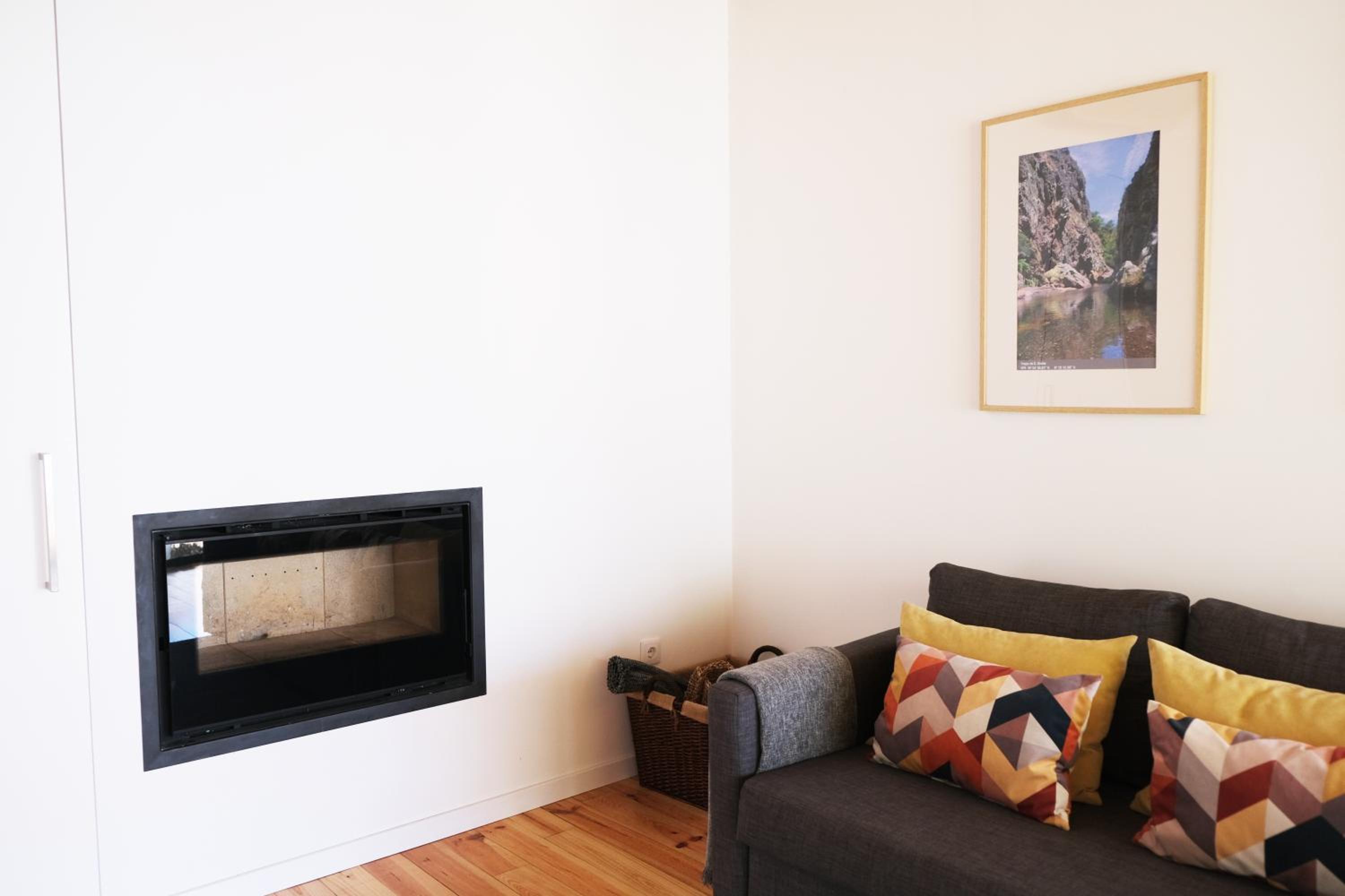 Five-Bedroom House photo 1