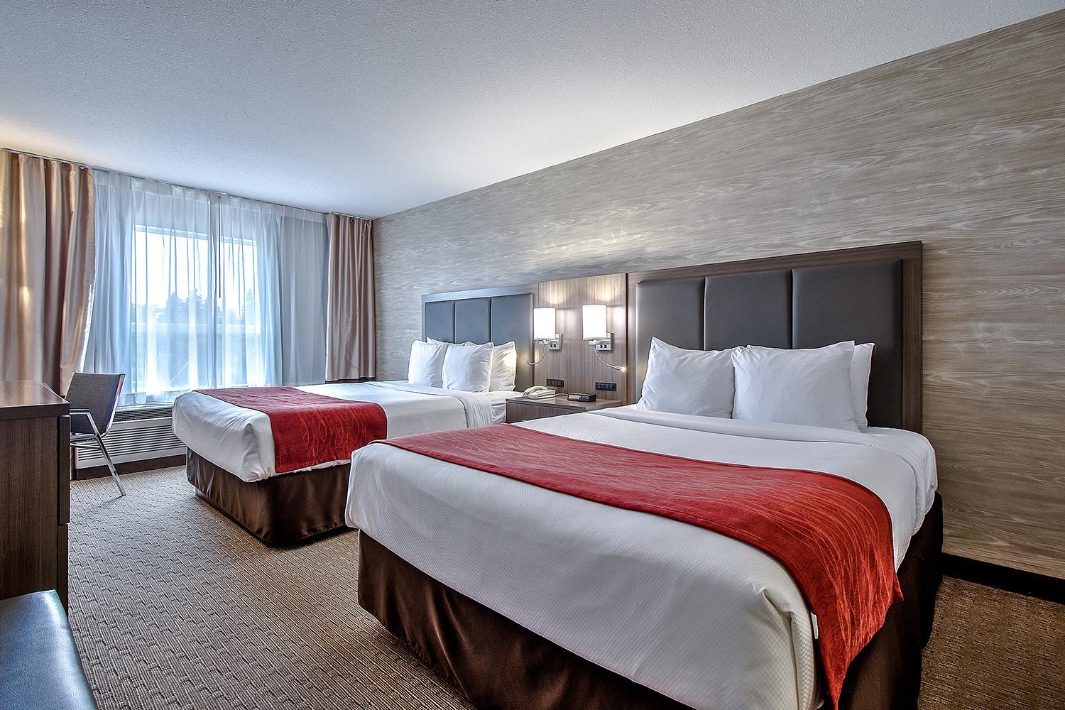 Queen Room with Two Queen Beds - Non-Smoking - Photo 5