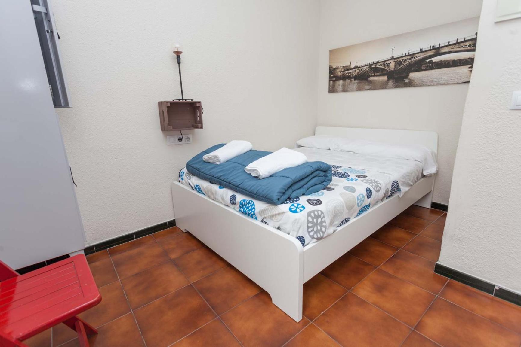 Double Room with Bathroom - Photo 2