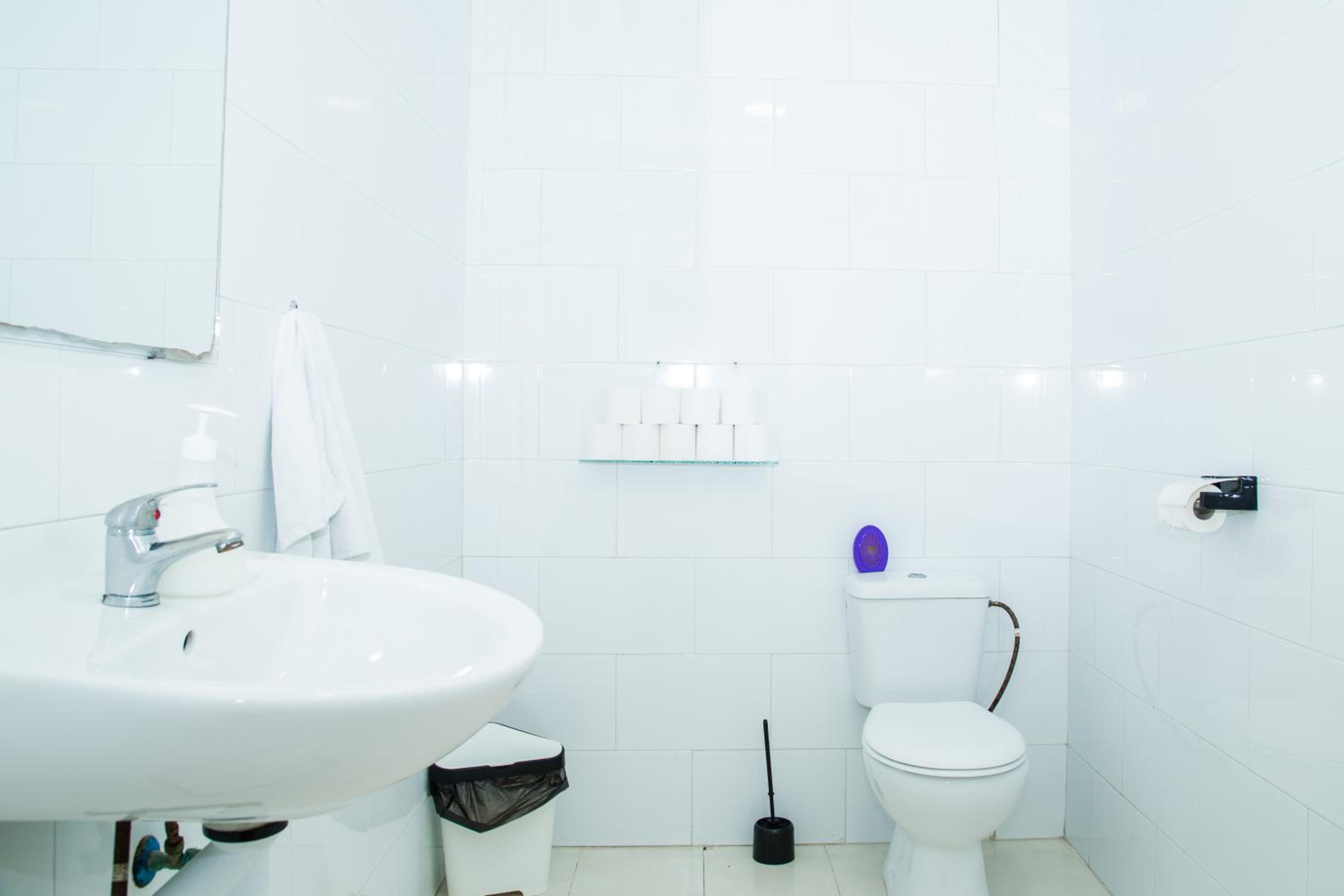 Double Room with Bathroom - Photo 14
