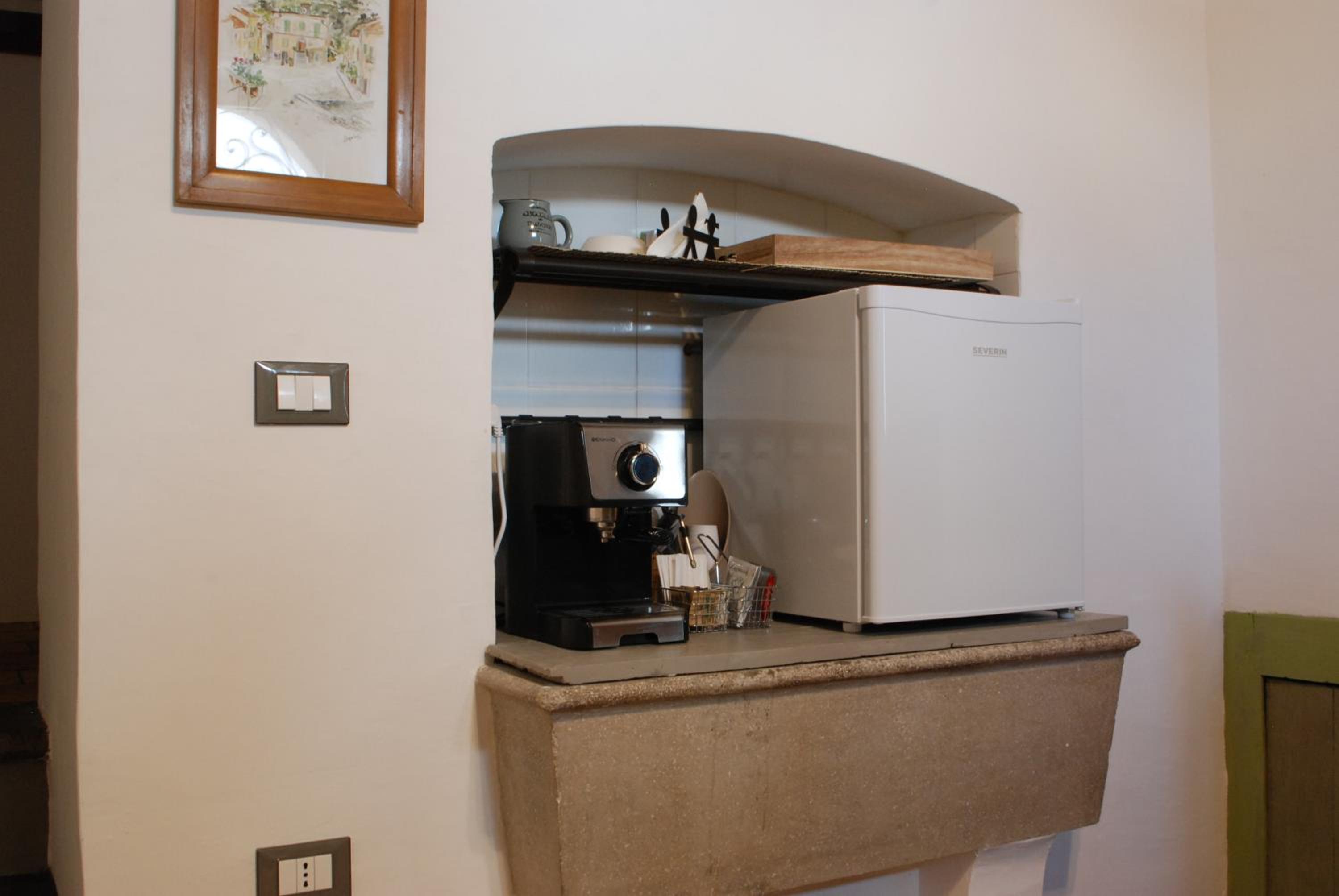 Deluxe Double Room with Extra Bed - Photo 10