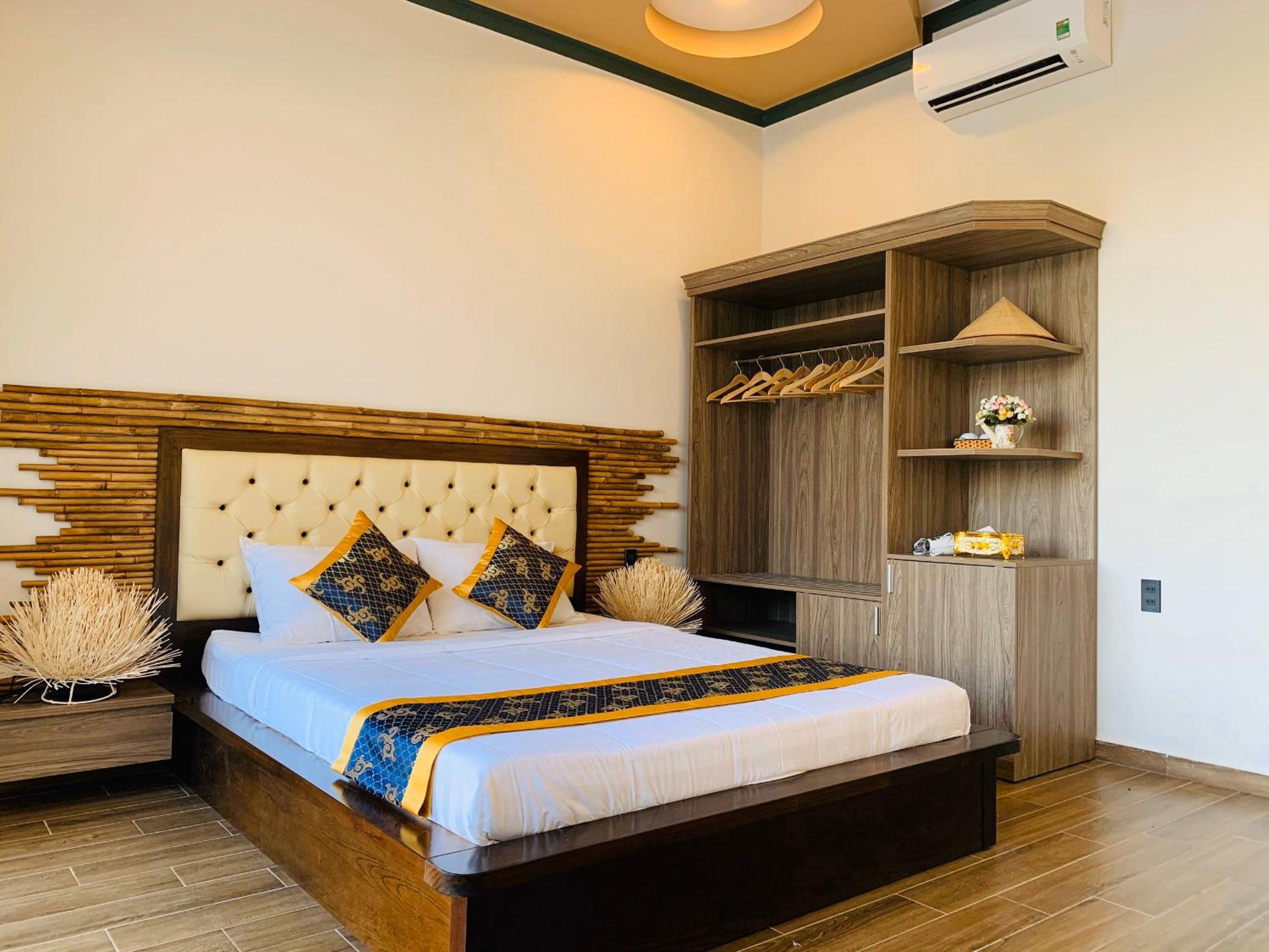 King Room with Pool View