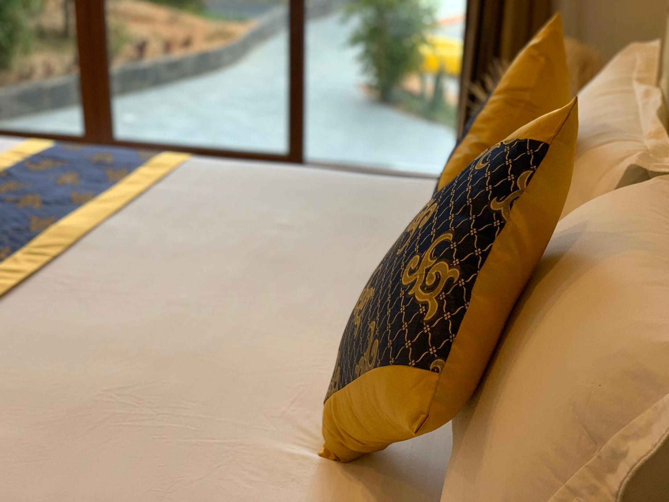 King Room with Pool View photo 2