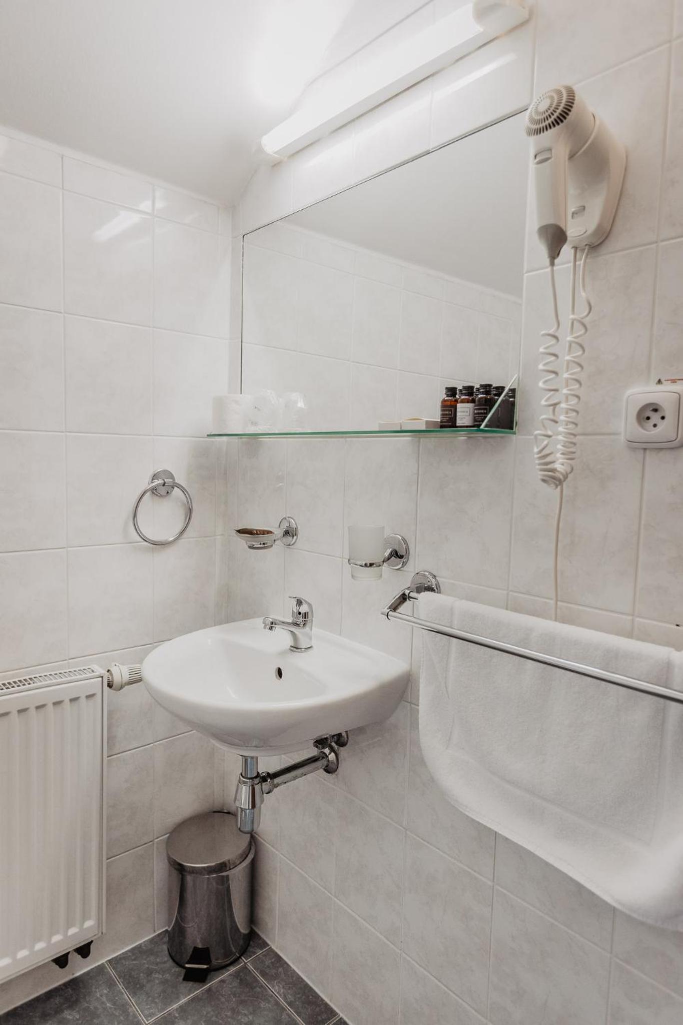 Double Room - Photo 2